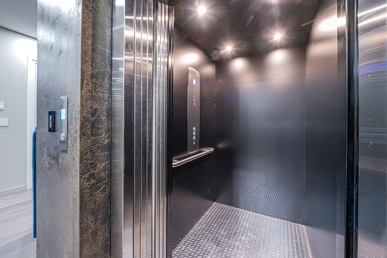 592 Craigmohr Drive, West Vancouver, BC