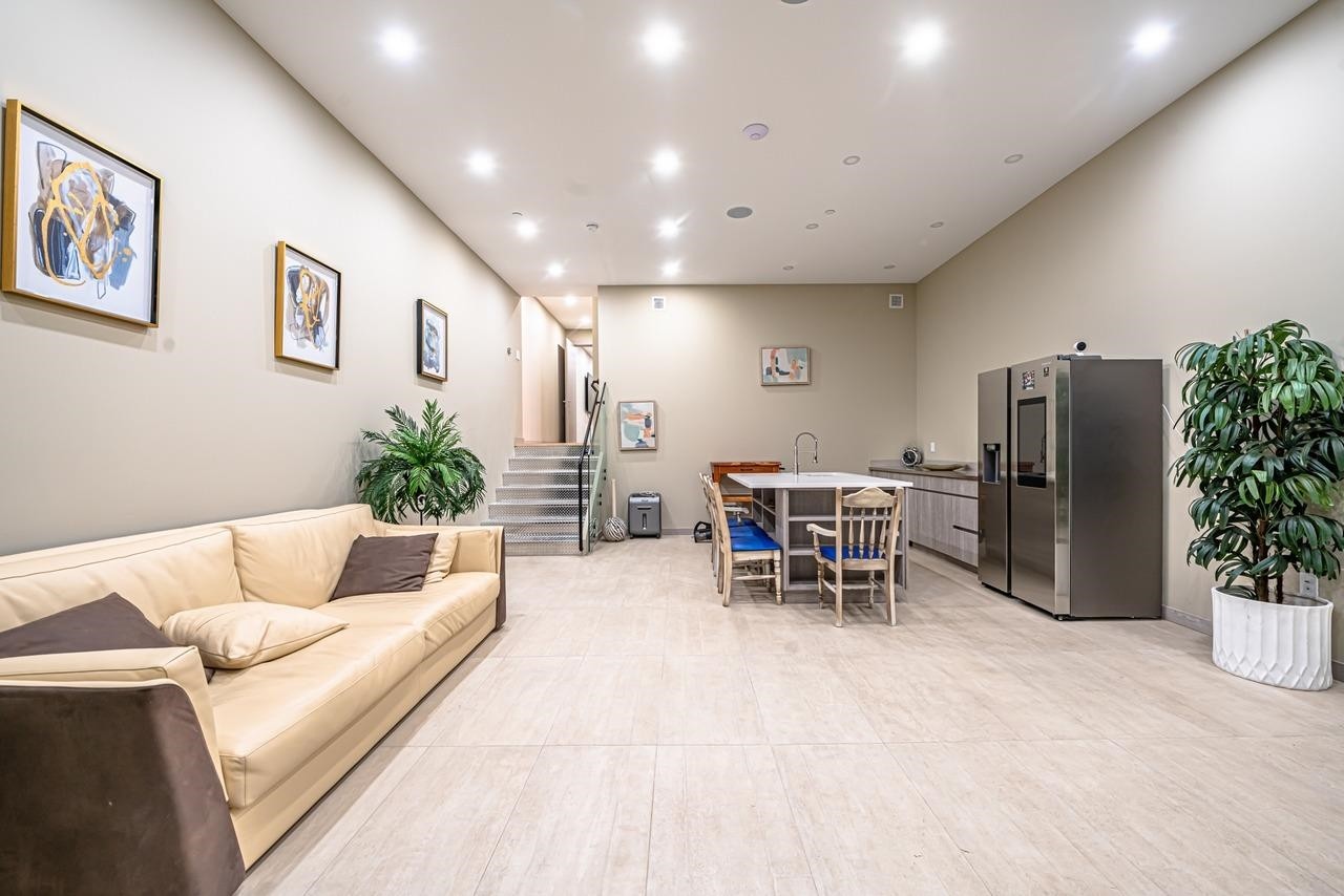 592 Craigmohr Drive, West Vancouver, BC