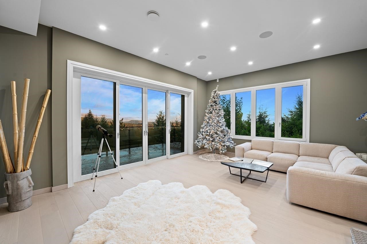 592 Craigmohr Drive, West Vancouver, BC