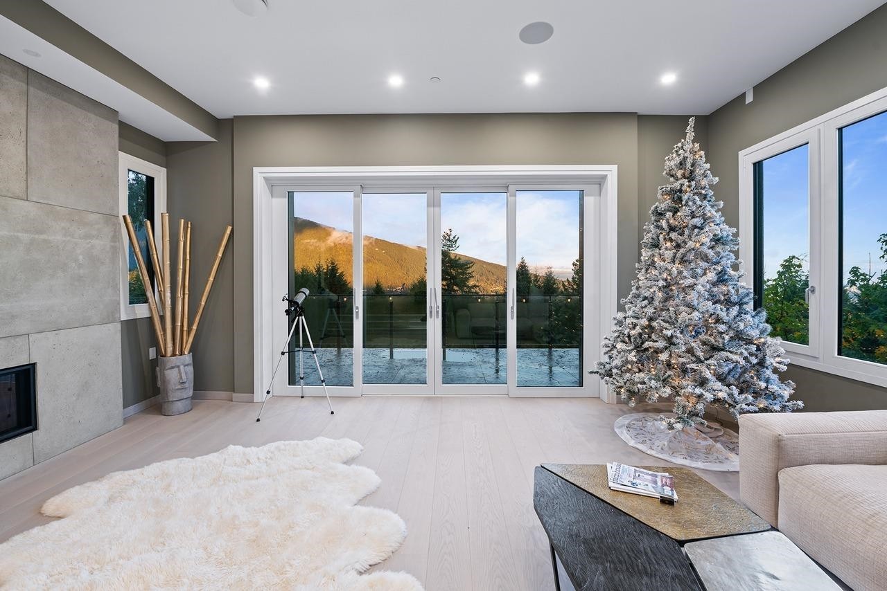 592 Craigmohr Drive, West Vancouver, BC