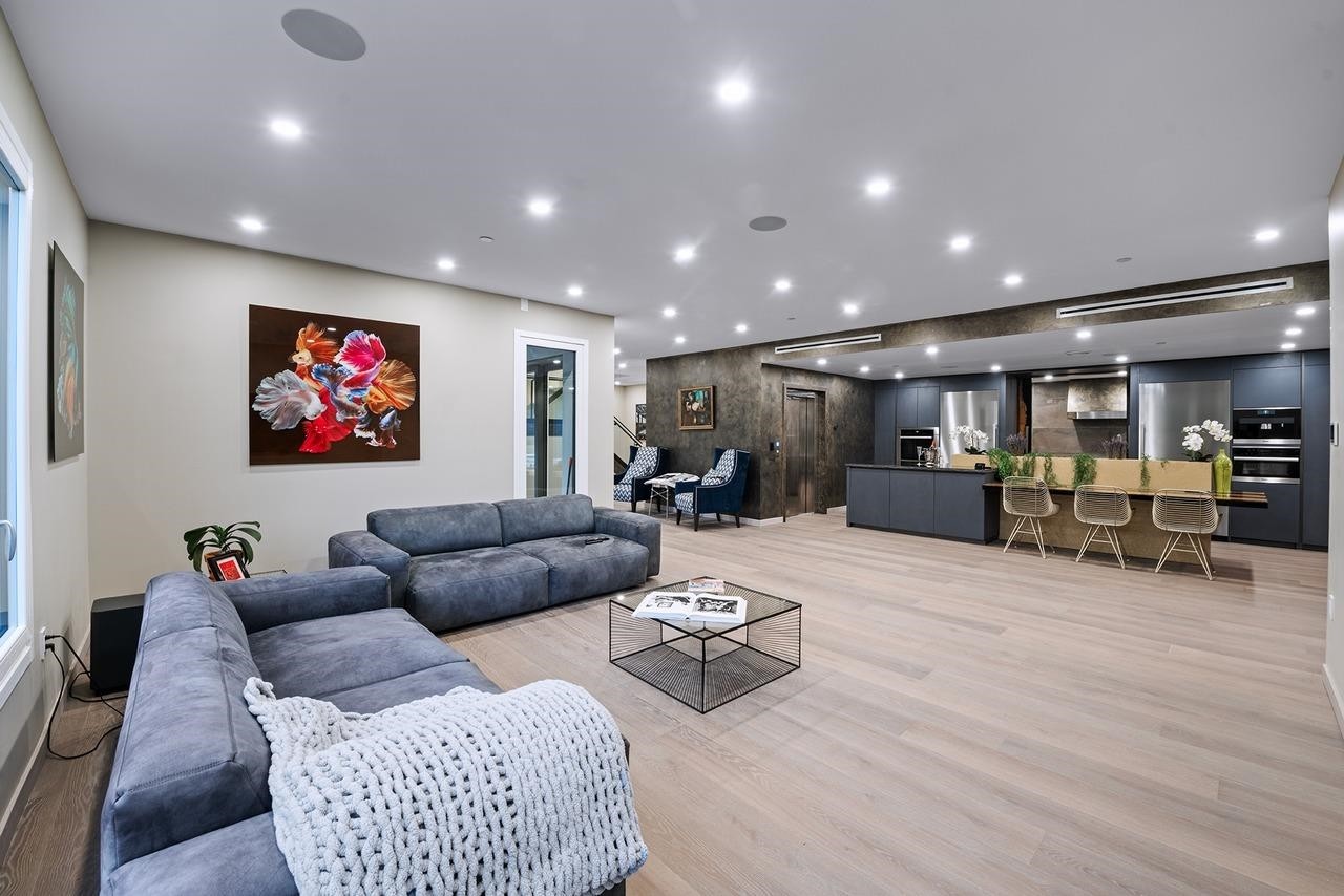 592 Craigmohr Drive, West Vancouver, BC