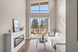 402-12460 191 Street Pitt Meadows, BC V3Y 2J2