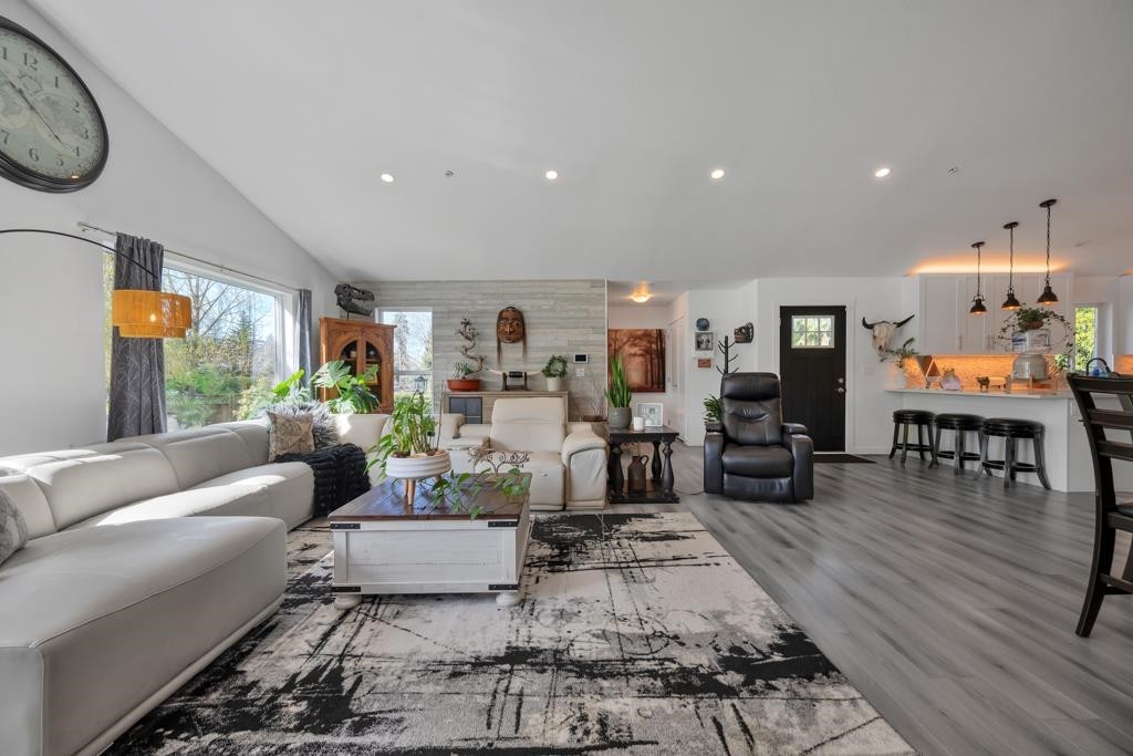 21199 River Road, Maple Ridge, BC