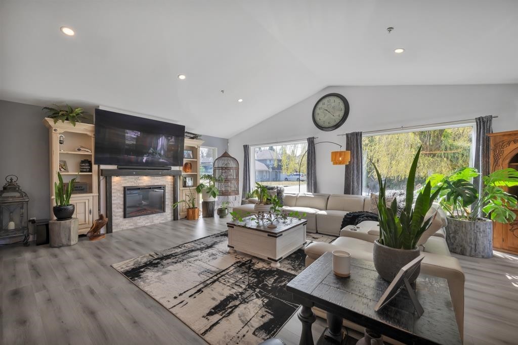 21199 River Road, Maple Ridge, BC