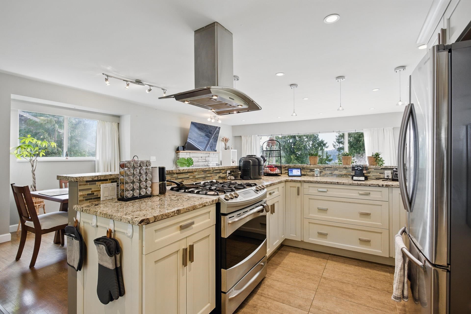 4938 Redonda Drive, North Vancouver, BC