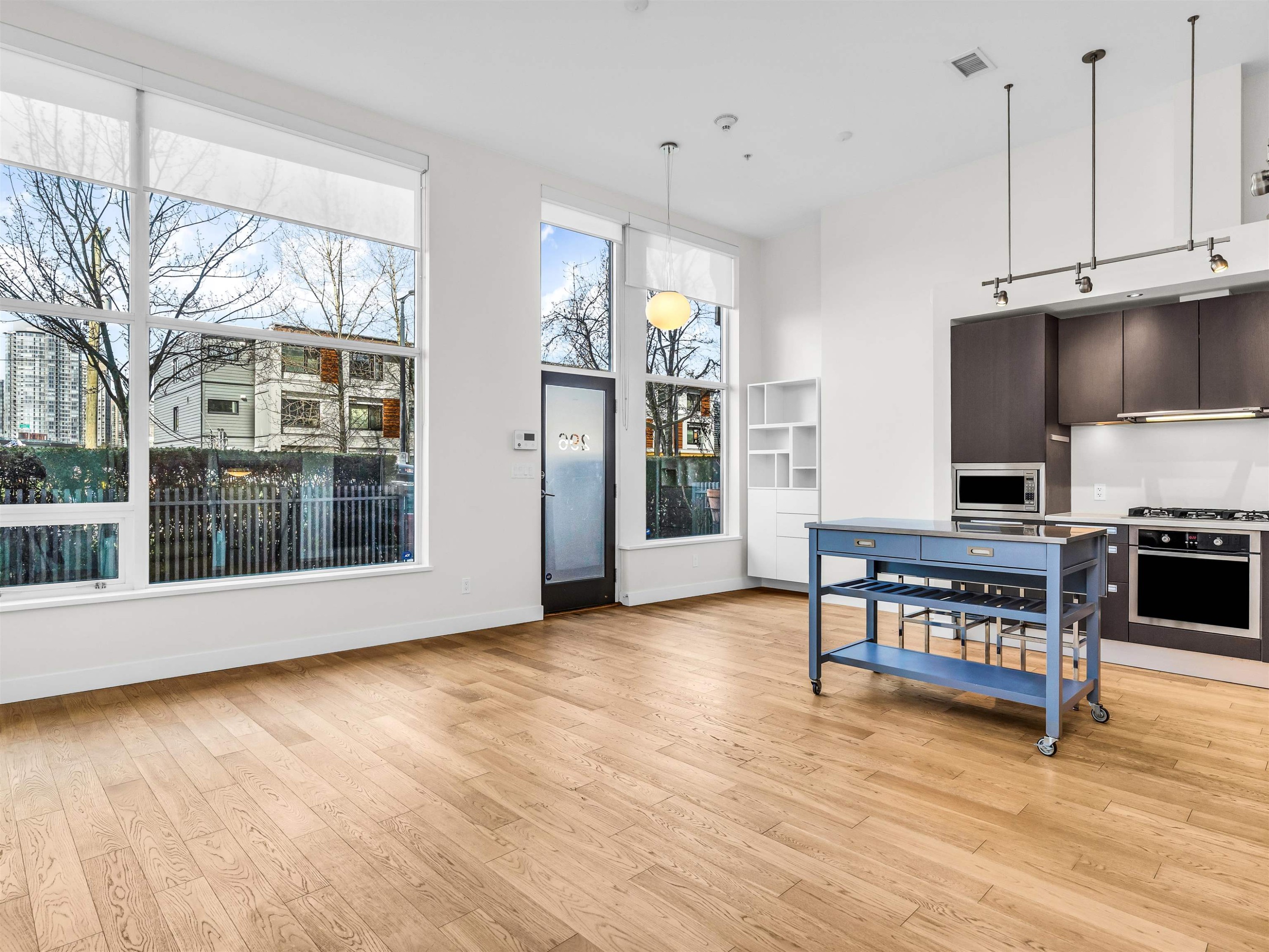 296 1St Avenue W, Vancouver, BC