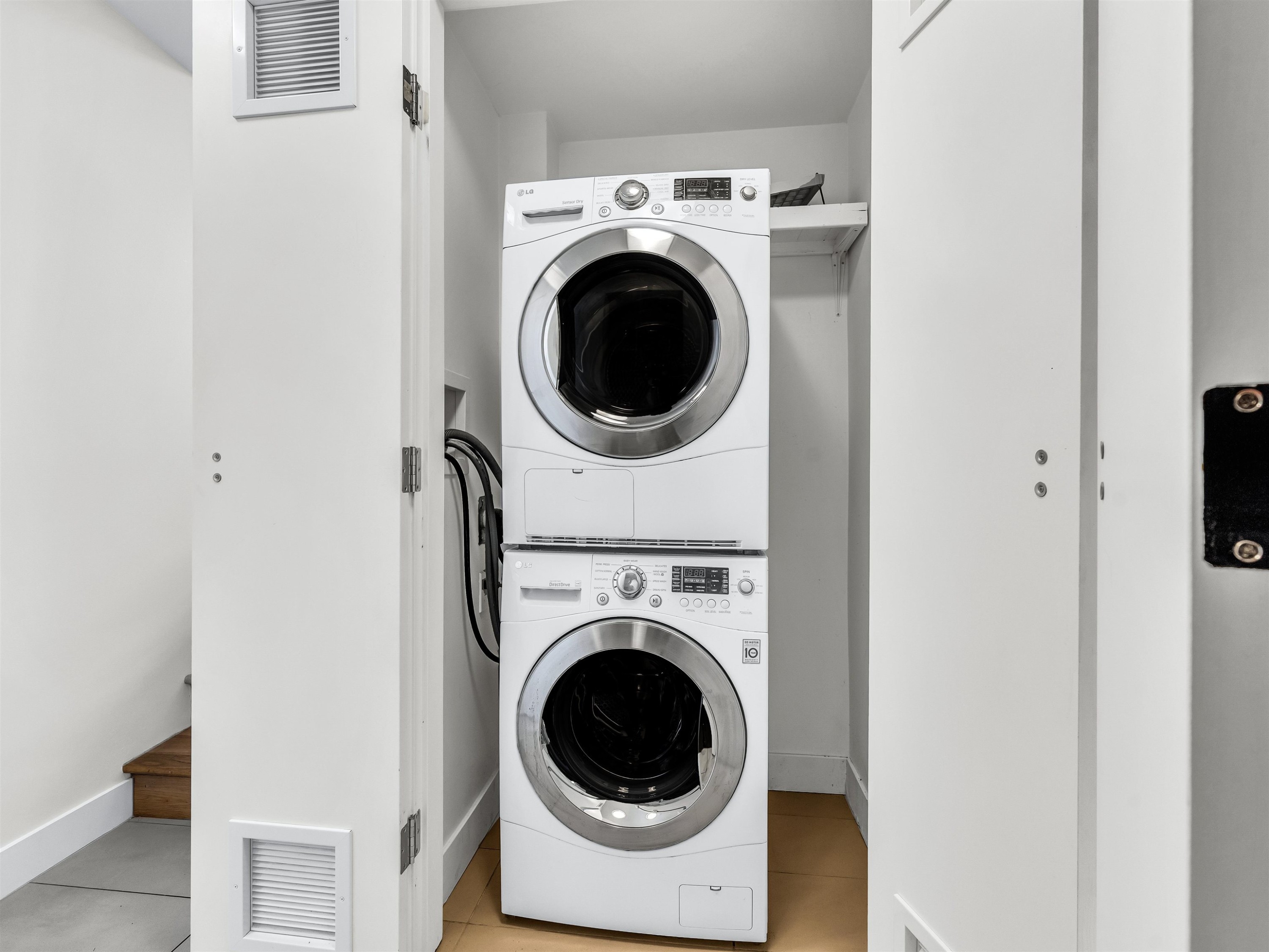 296 1St Avenue W, Vancouver, BC