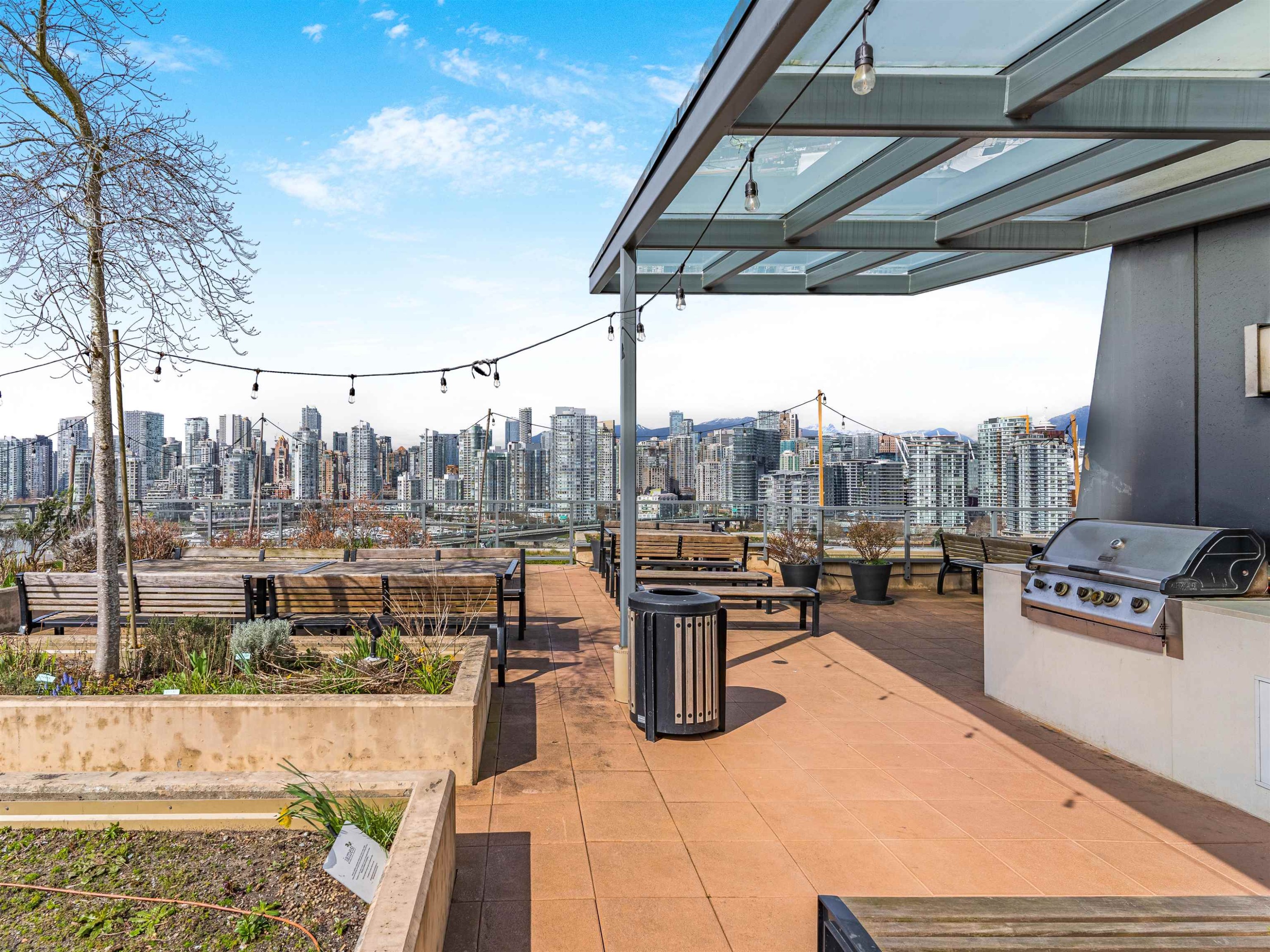 296 1St Avenue W, Vancouver, BC