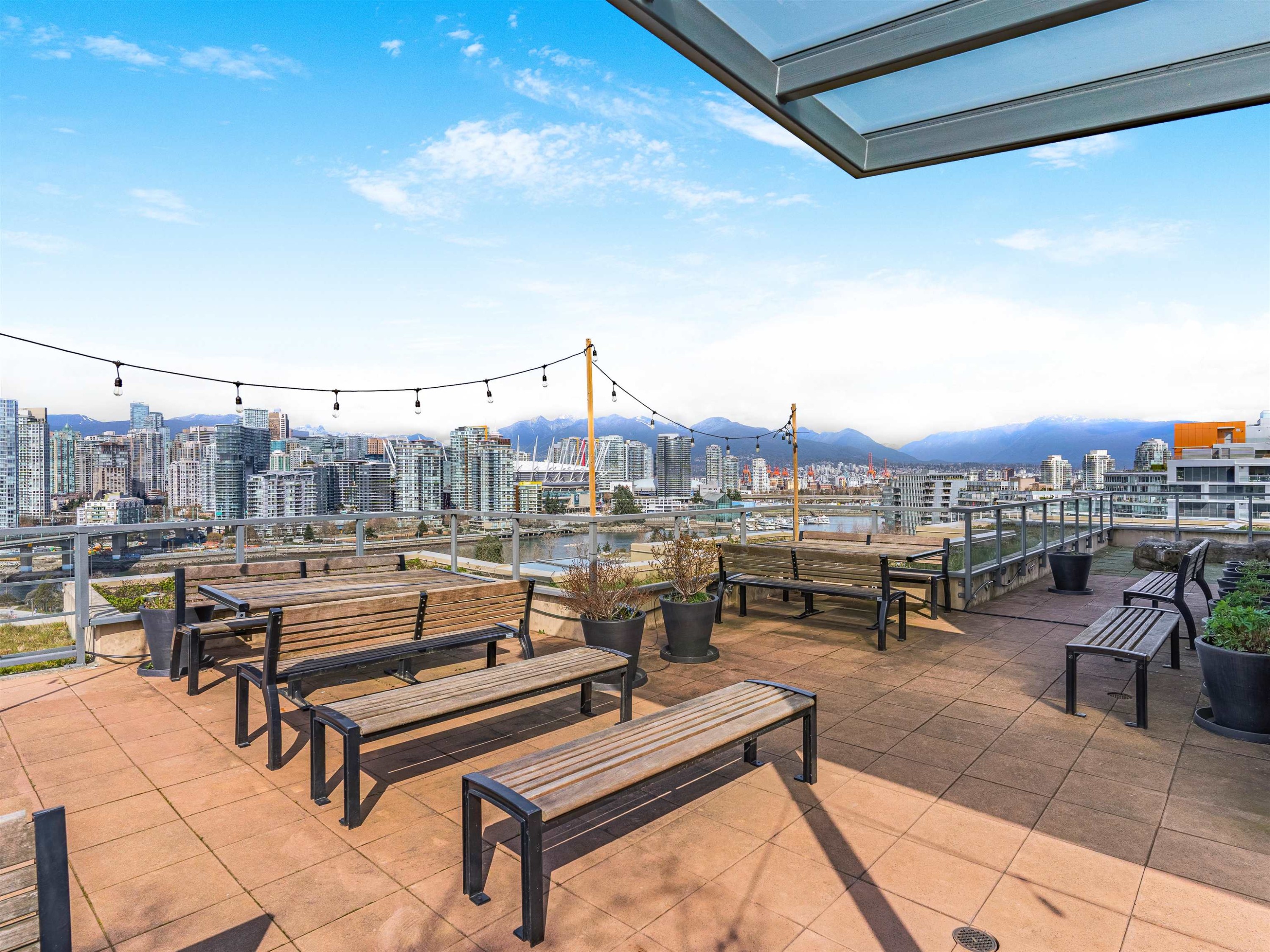 296 1St Avenue W, Vancouver, BC