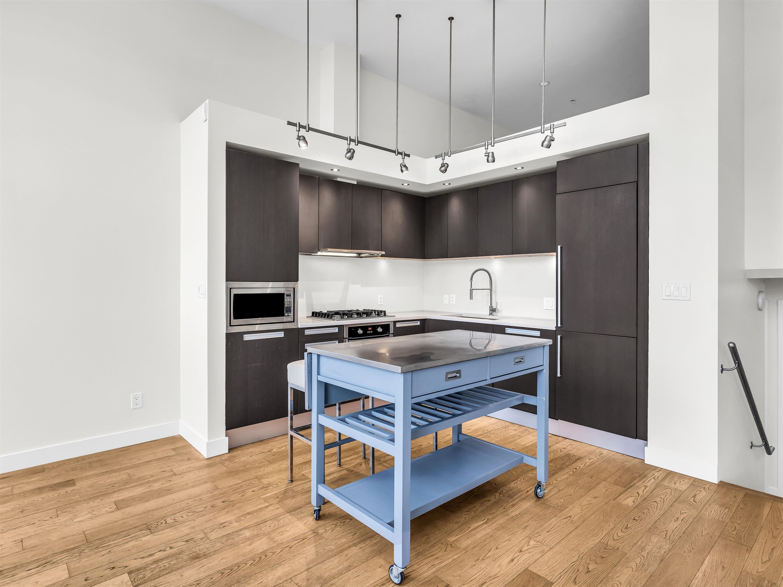 296 1St Avenue W, Vancouver, BC