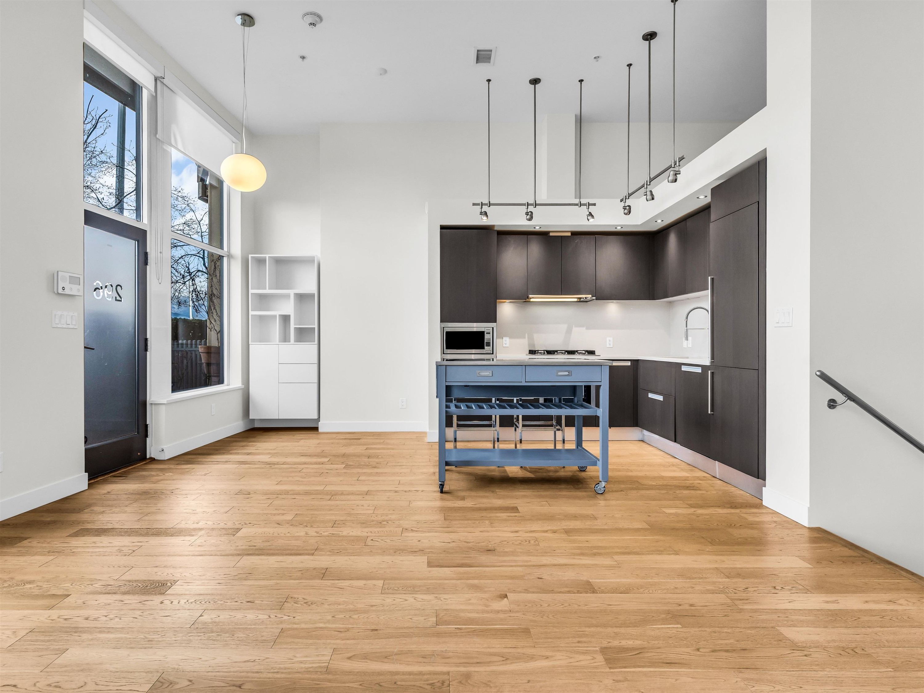 296 1St Avenue W, Vancouver, BC