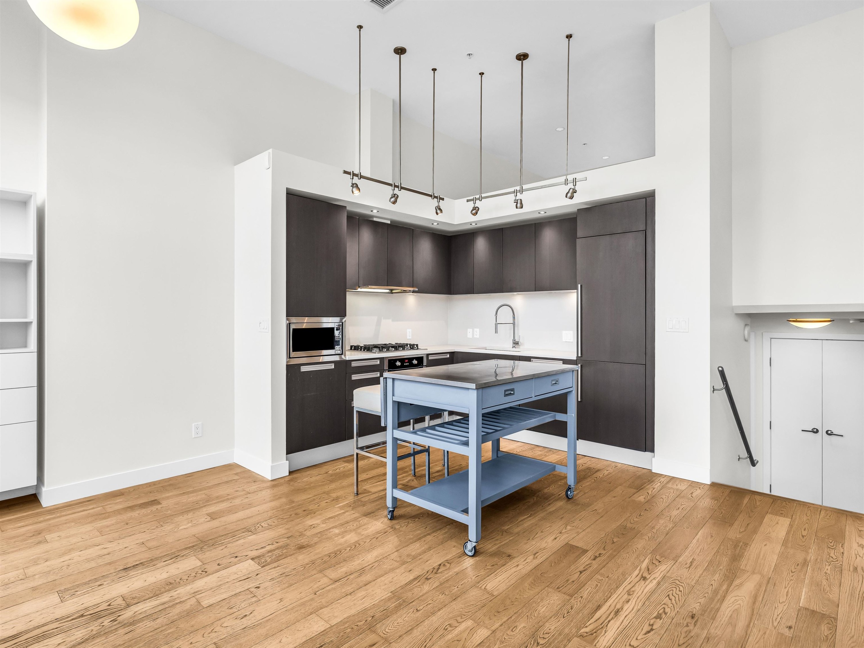 296 1St Avenue W, Vancouver, BC