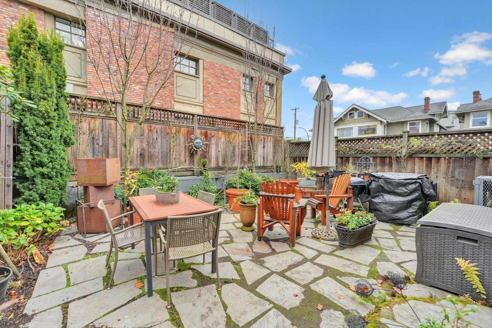 2303 3Rd Avenue W, Vancouver, BC