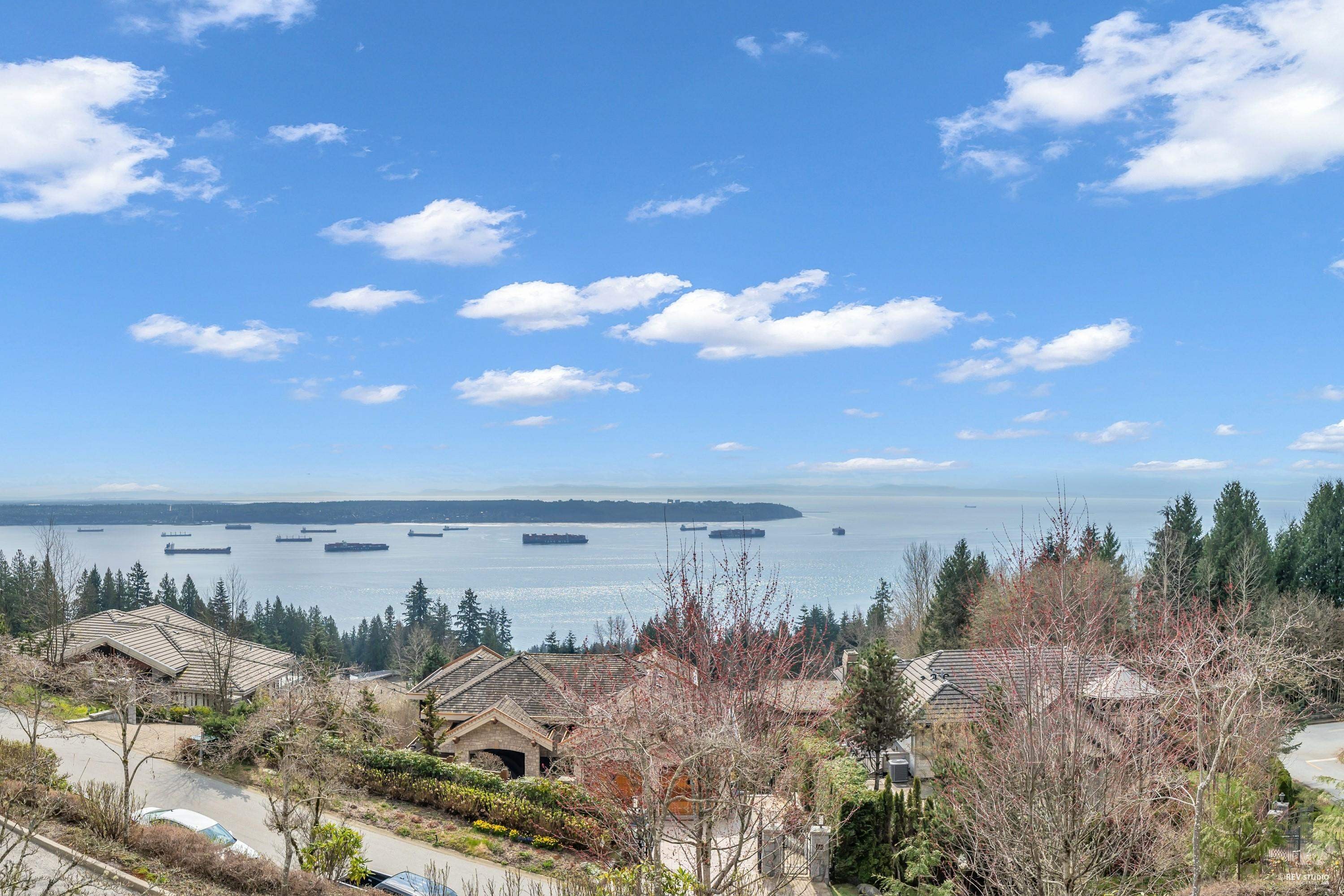 102-2575 Garden Court, West Vancouver, BC