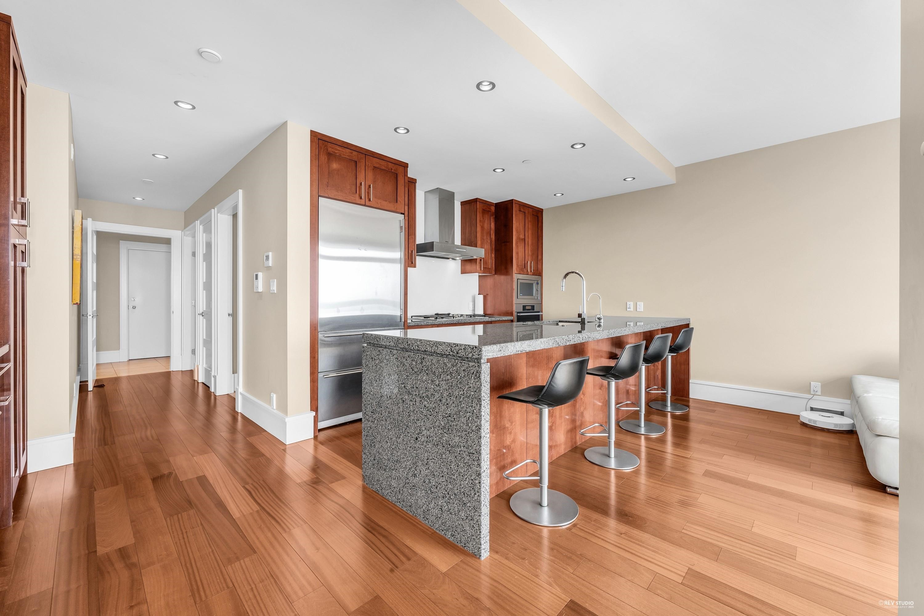 102-2575 Garden Court, West Vancouver, BC