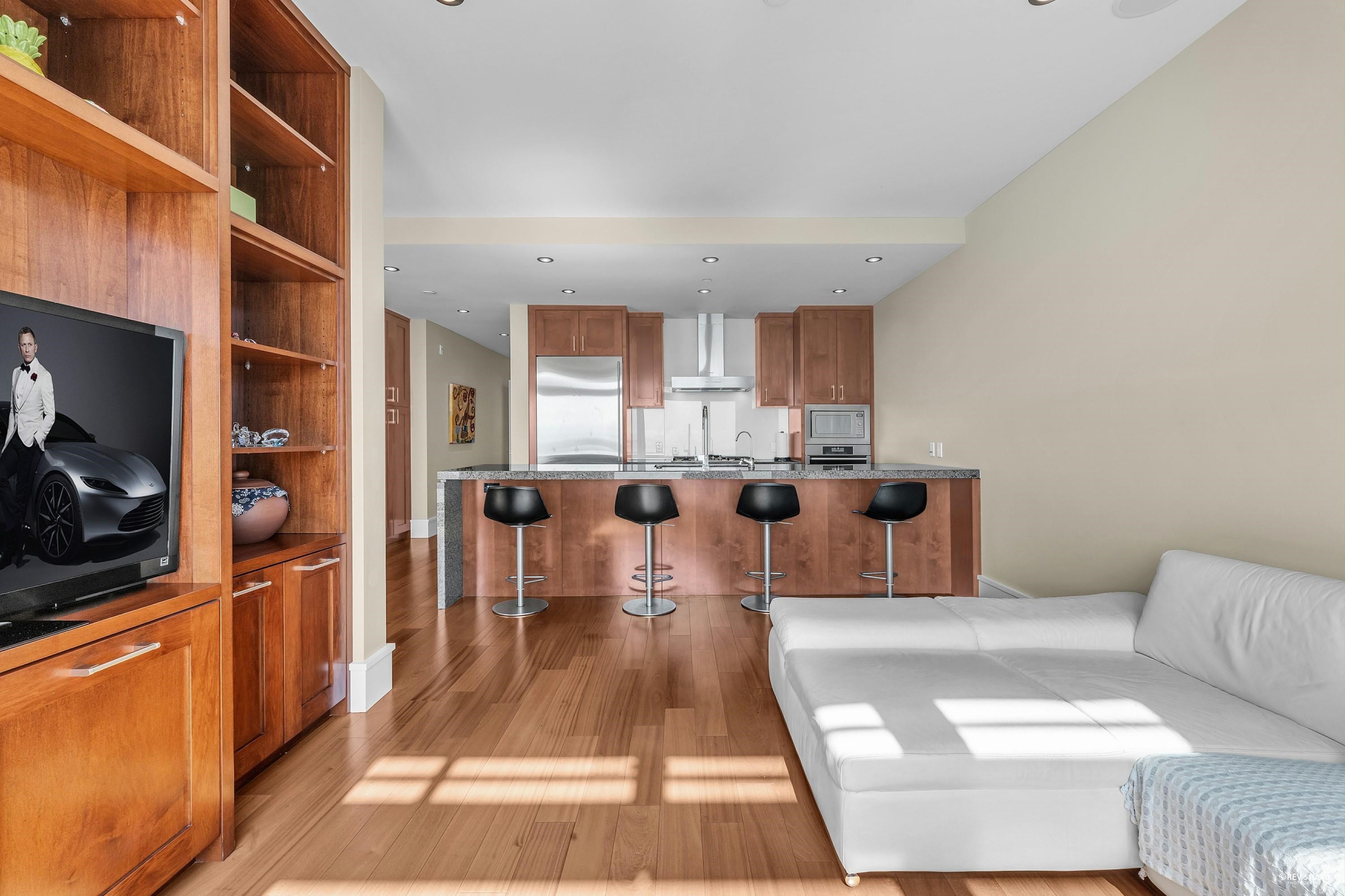 102-2575 Garden Court, West Vancouver, BC
