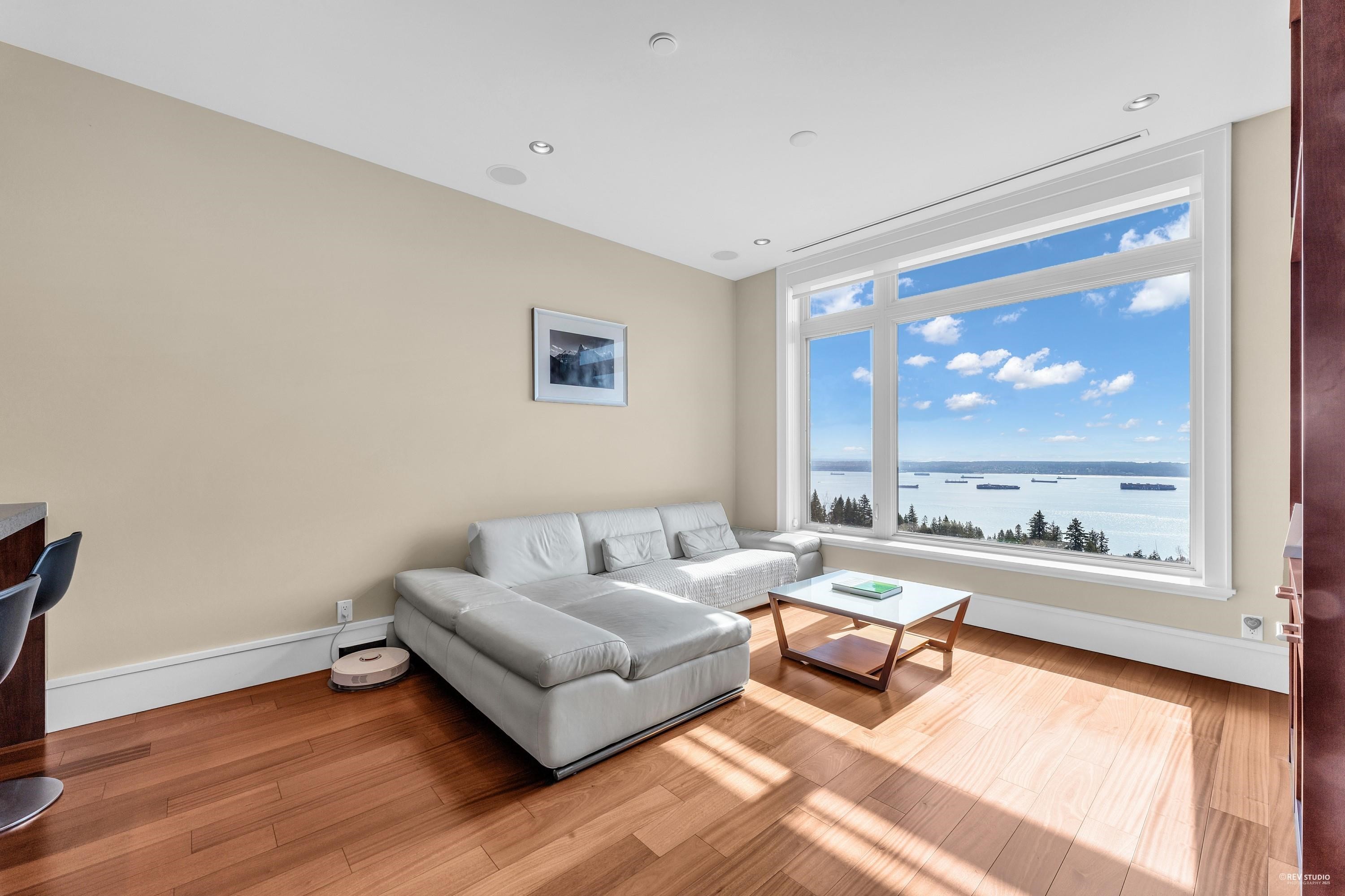 102-2575 Garden Court, West Vancouver, BC