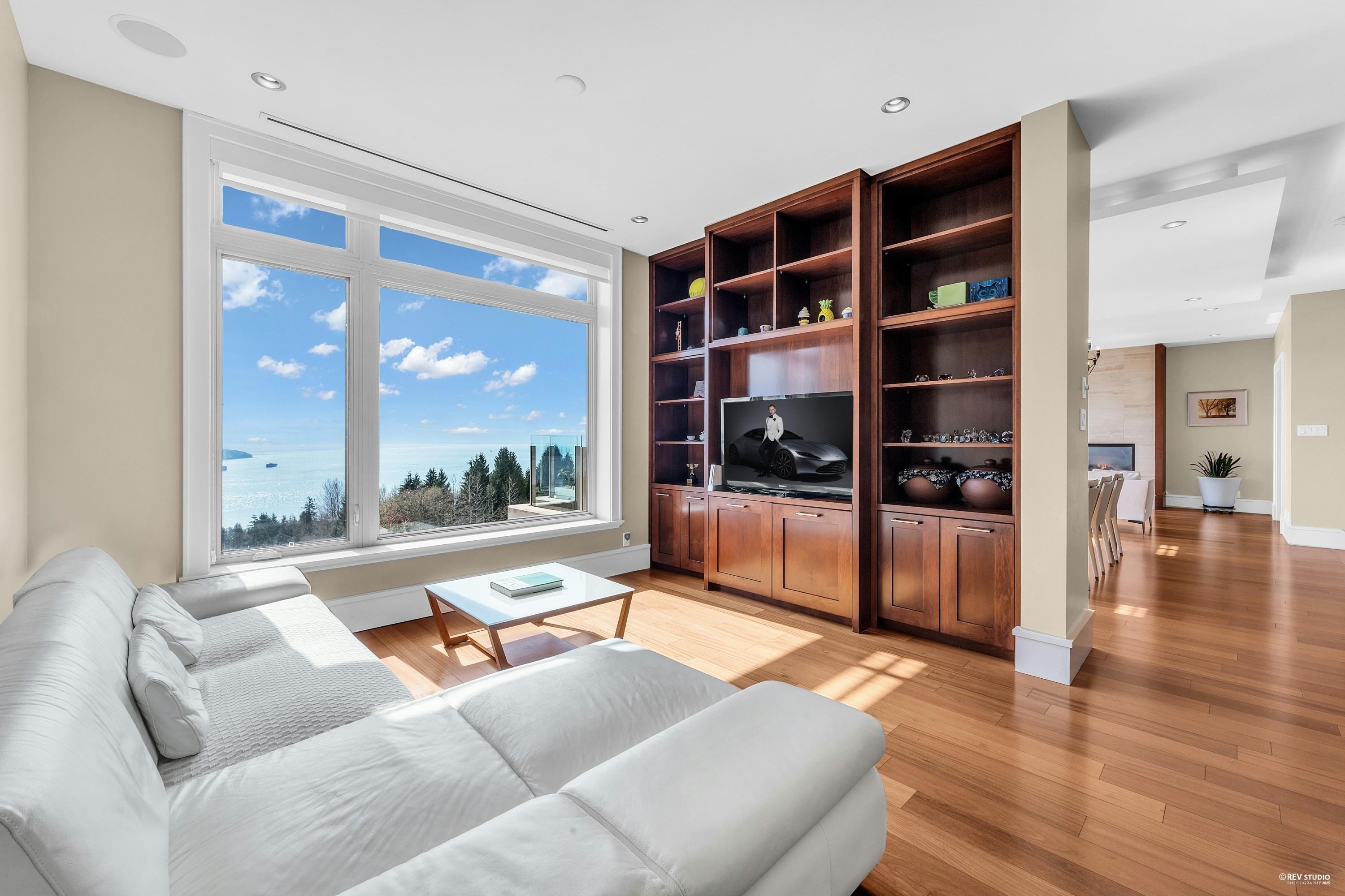102-2575 Garden Court, West Vancouver, BC