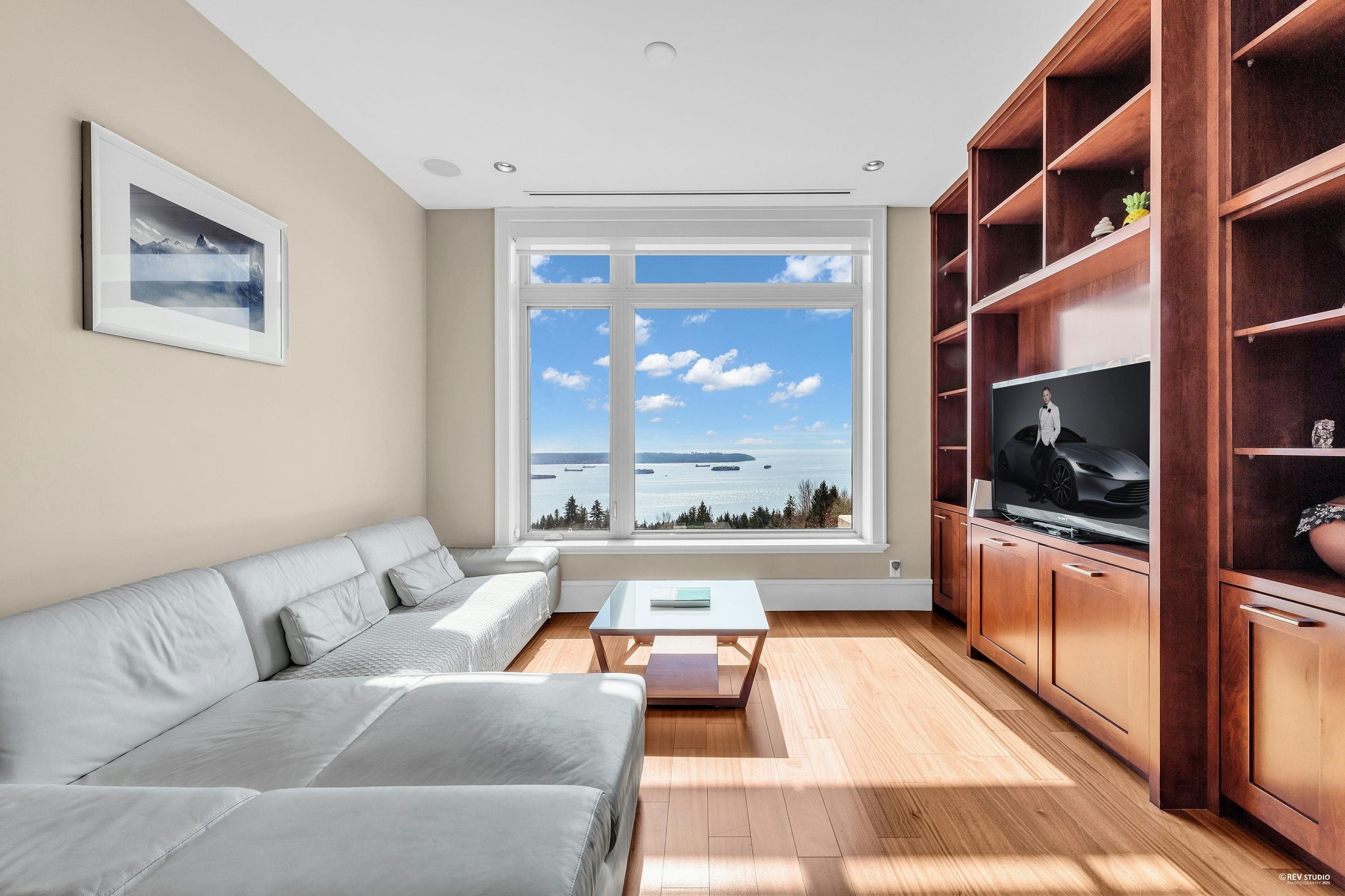 102-2575 Garden Court, West Vancouver, BC