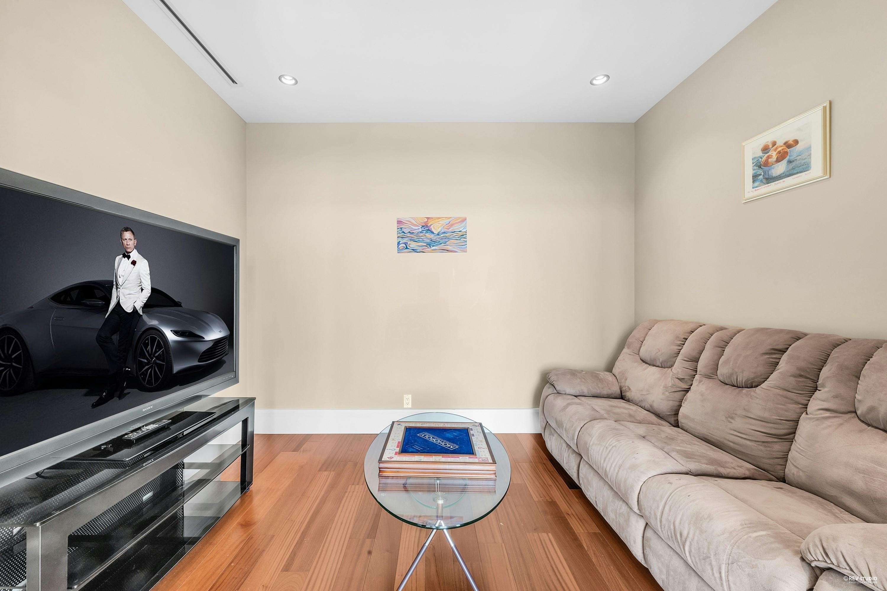 102-2575 Garden Court, West Vancouver, BC