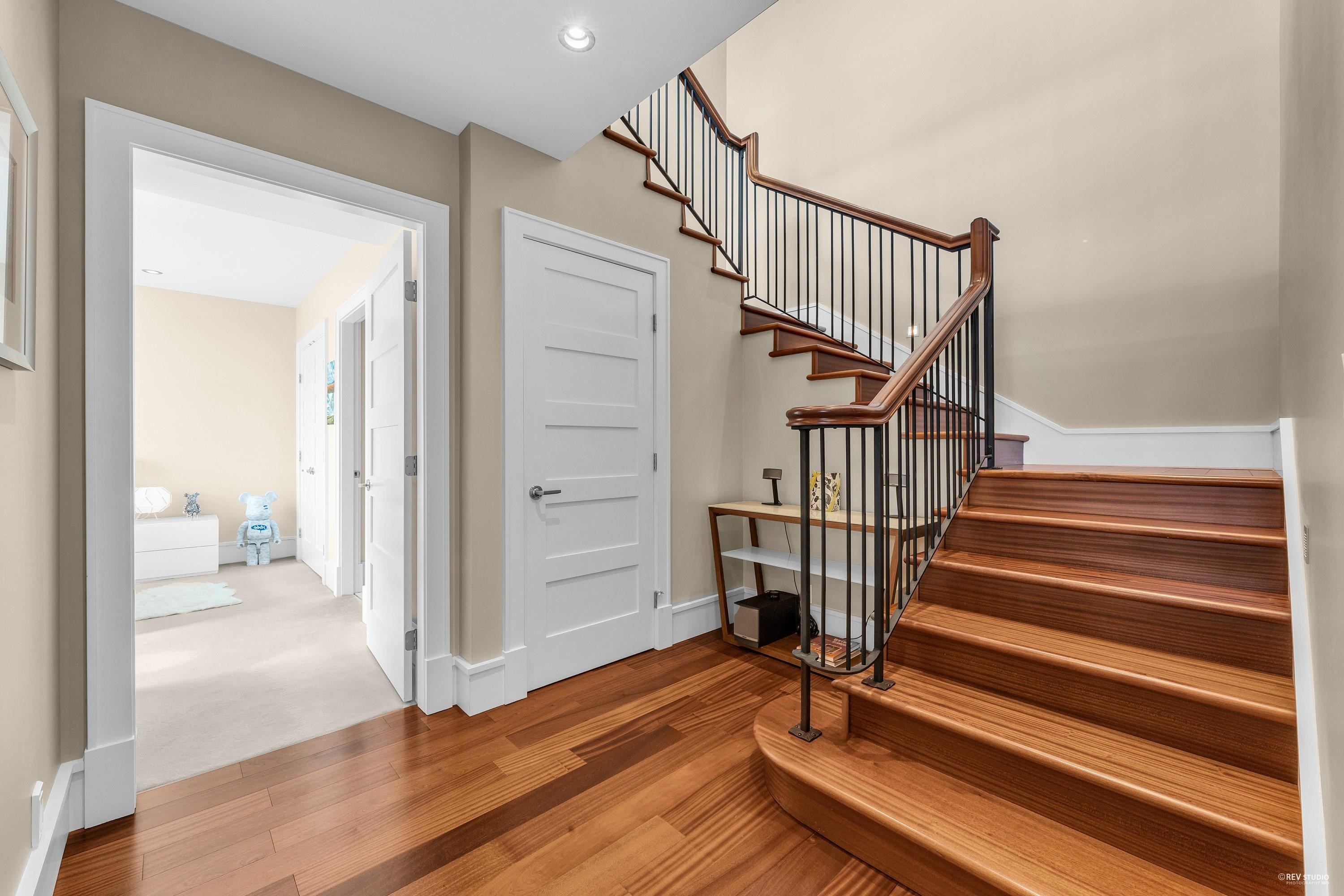 102-2575 Garden Court, West Vancouver, BC