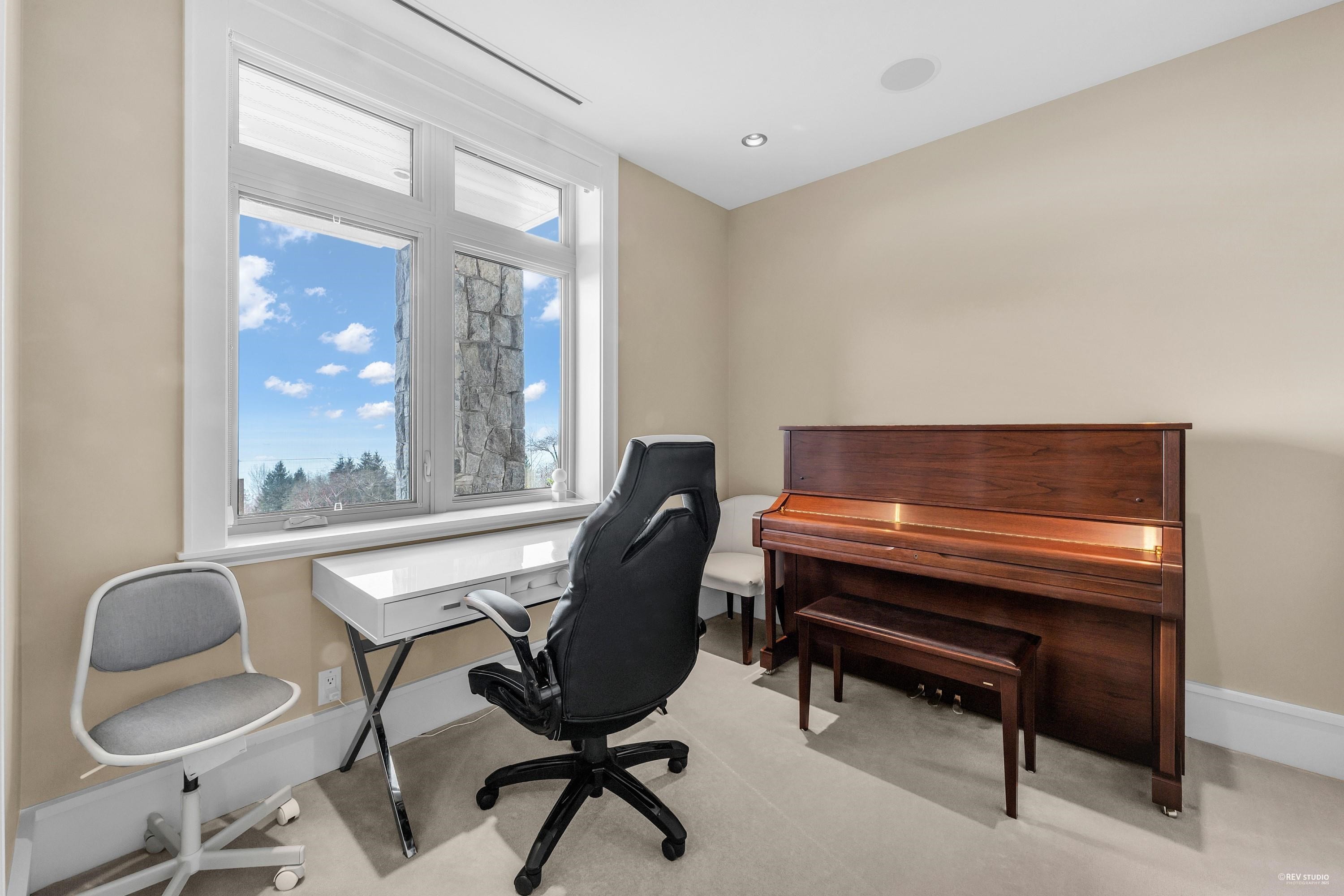102-2575 Garden Court, West Vancouver, BC