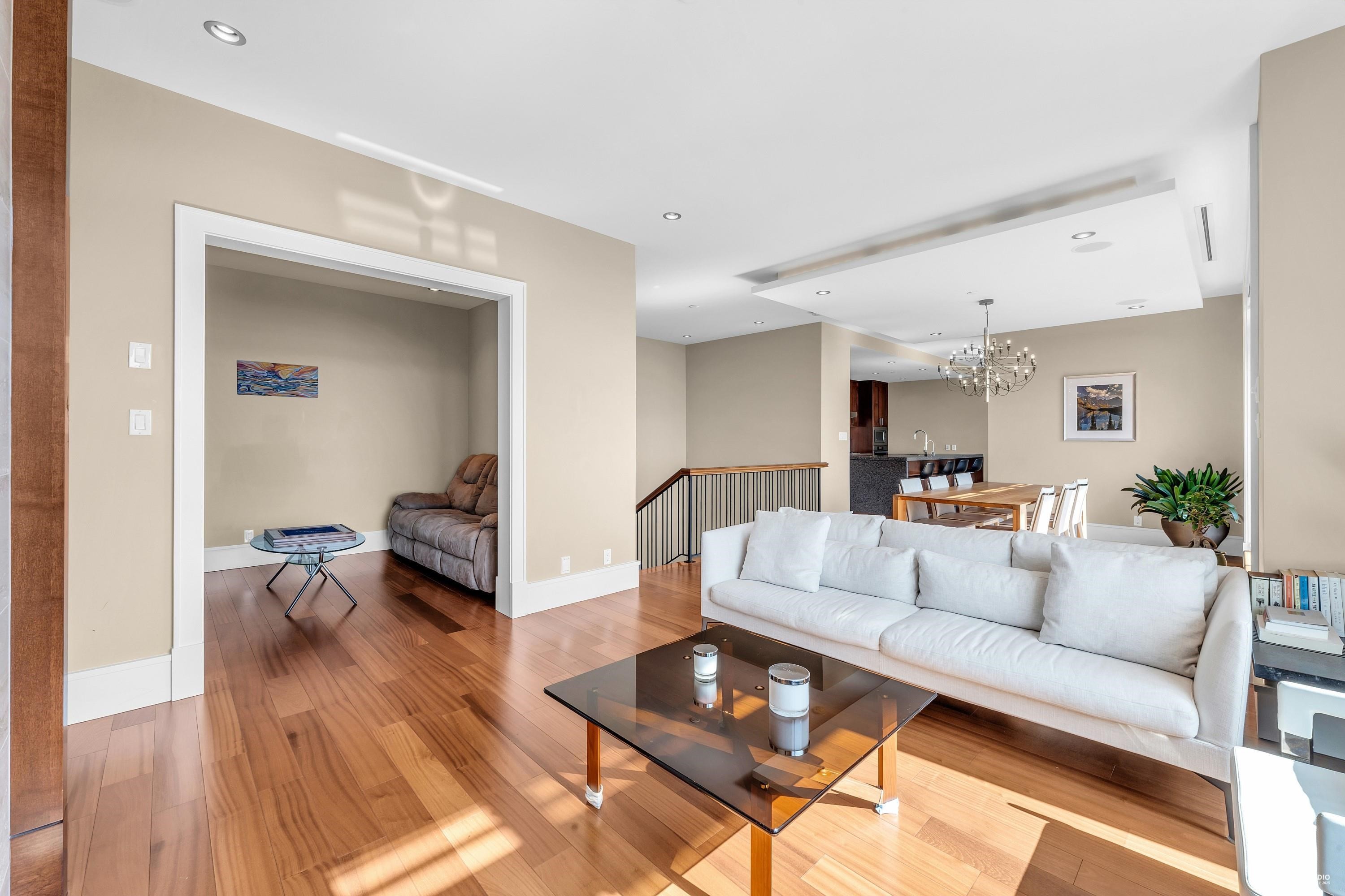 102-2575 Garden Court, West Vancouver, BC