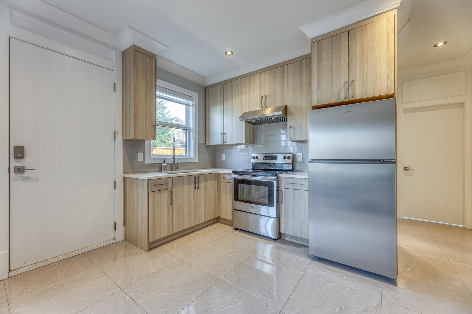7102 Bridge Street, Richmond, BC