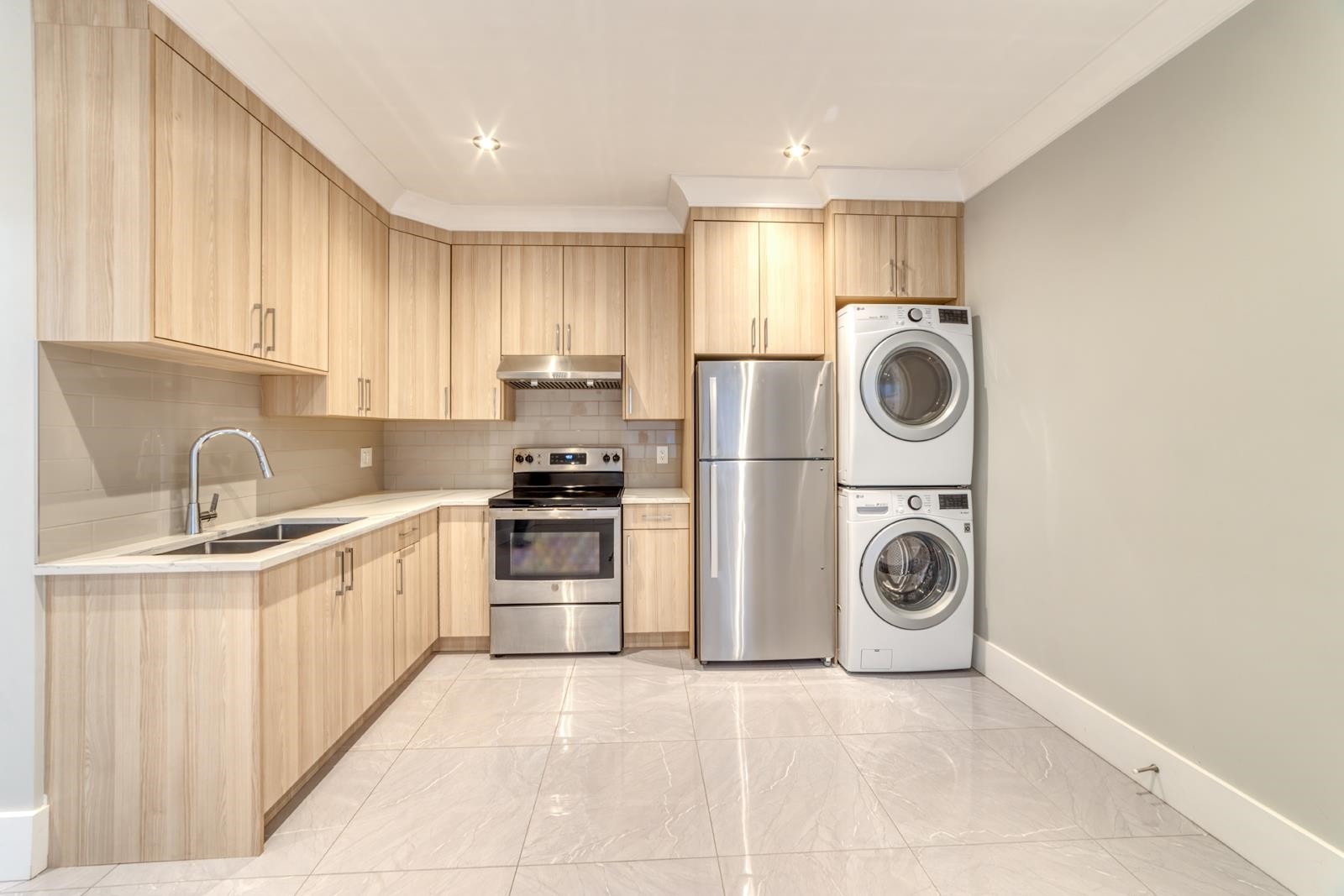 7102 Bridge Street, Richmond, BC