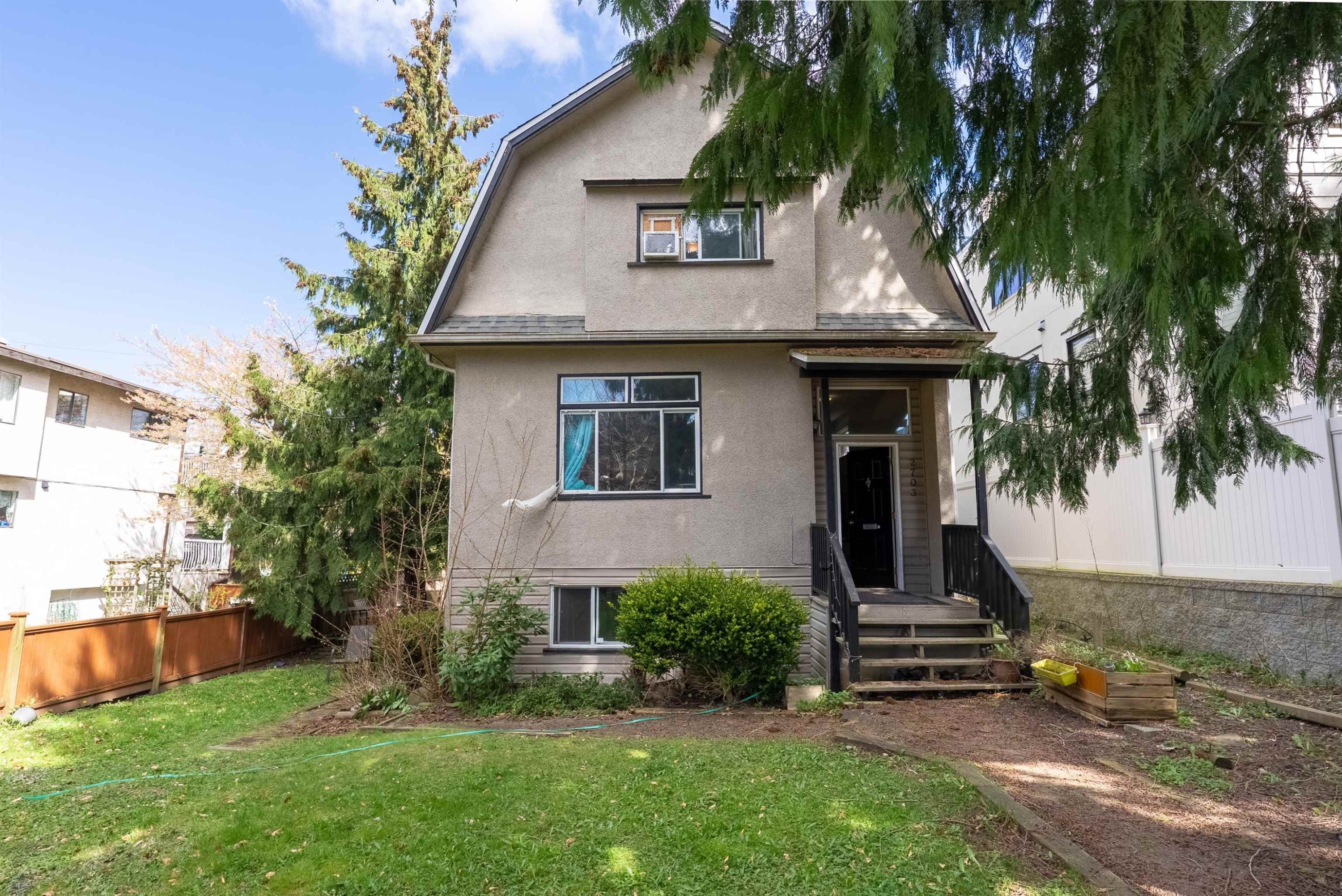 2703 Ward Street, Vancouver, BC