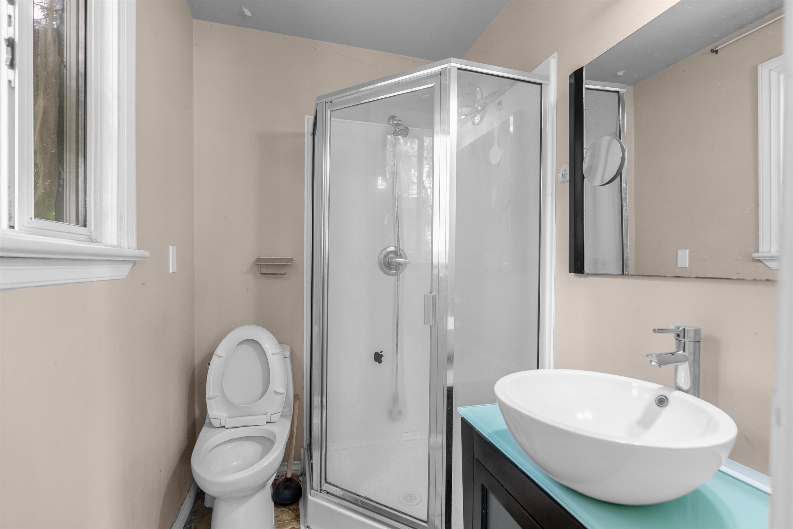 2703 Ward Street, Vancouver, BC