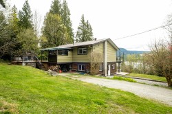 5930 Shoal Way Sechelt, BC V7Z 0R1
