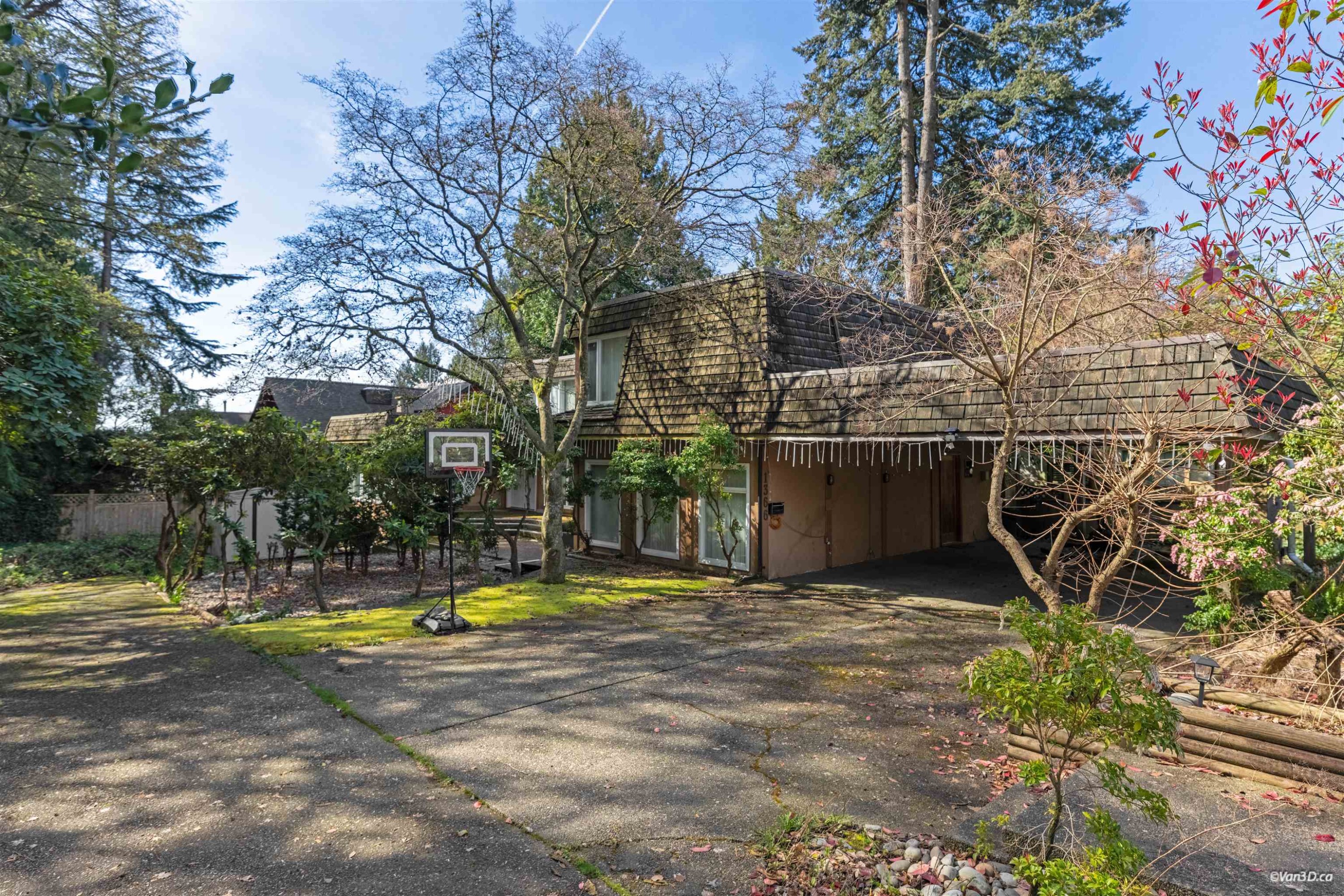 1366 Kings Avenue, West Vancouver, BC