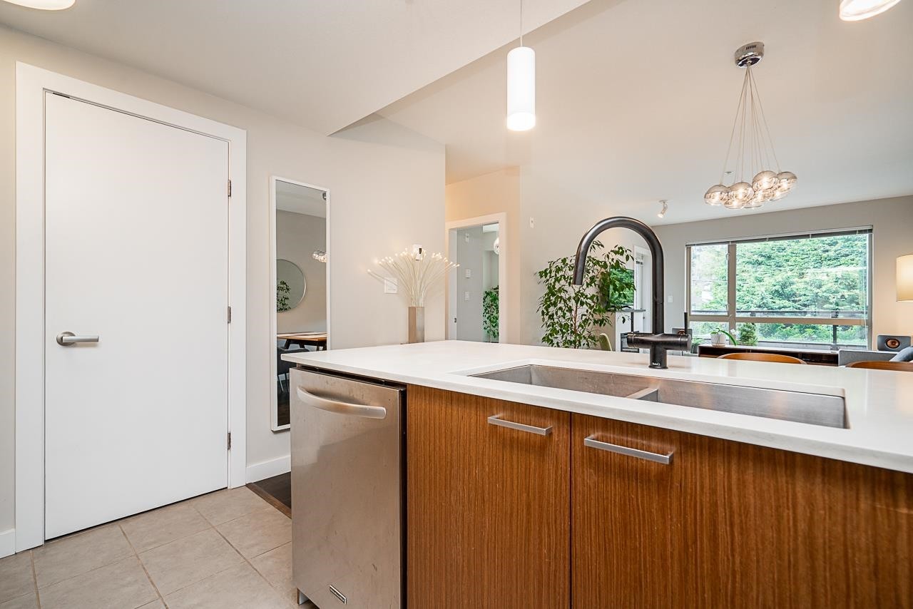 208-1330 Marine Drive, North Vancouver, BC