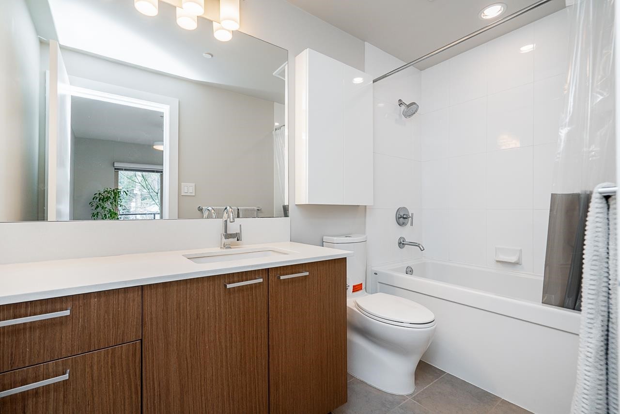 208-1330 Marine Drive, North Vancouver, BC