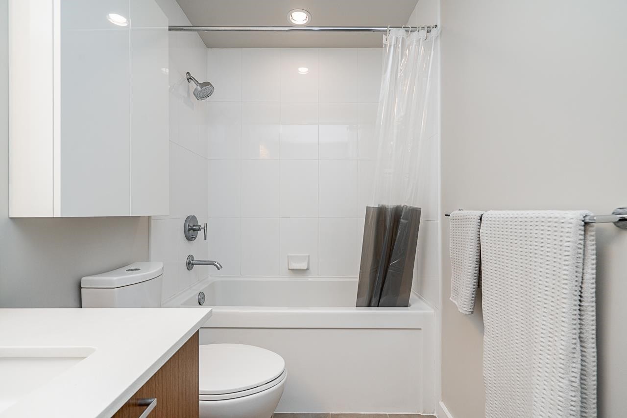 208-1330 Marine Drive, North Vancouver, BC
