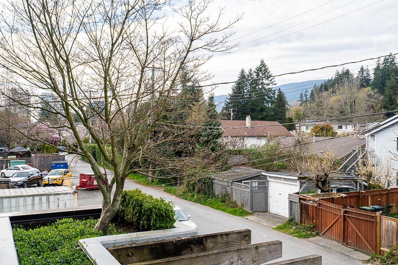 208-1330 Marine Drive, North Vancouver, BC