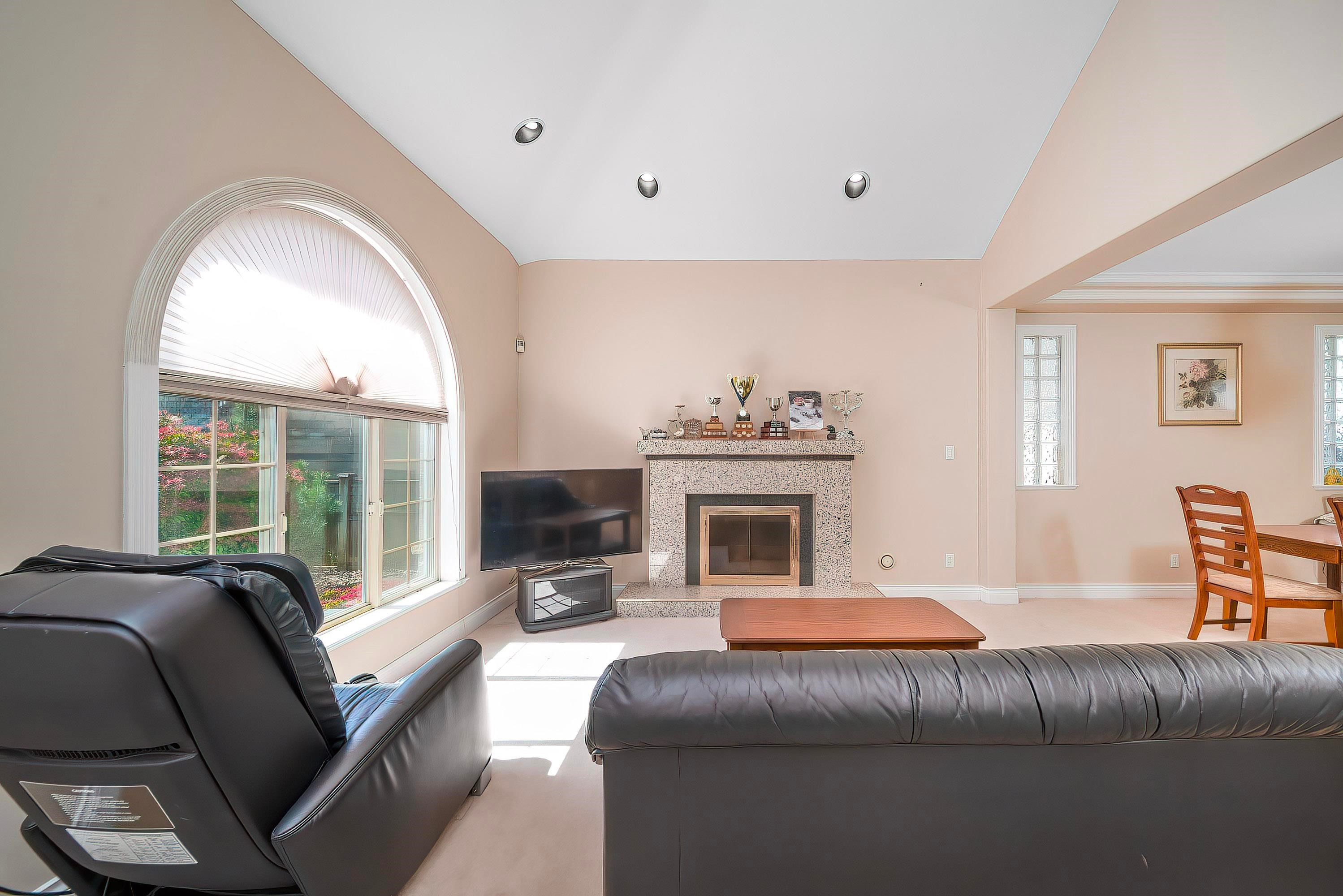 8671 Saunders Road, Richmond, BC