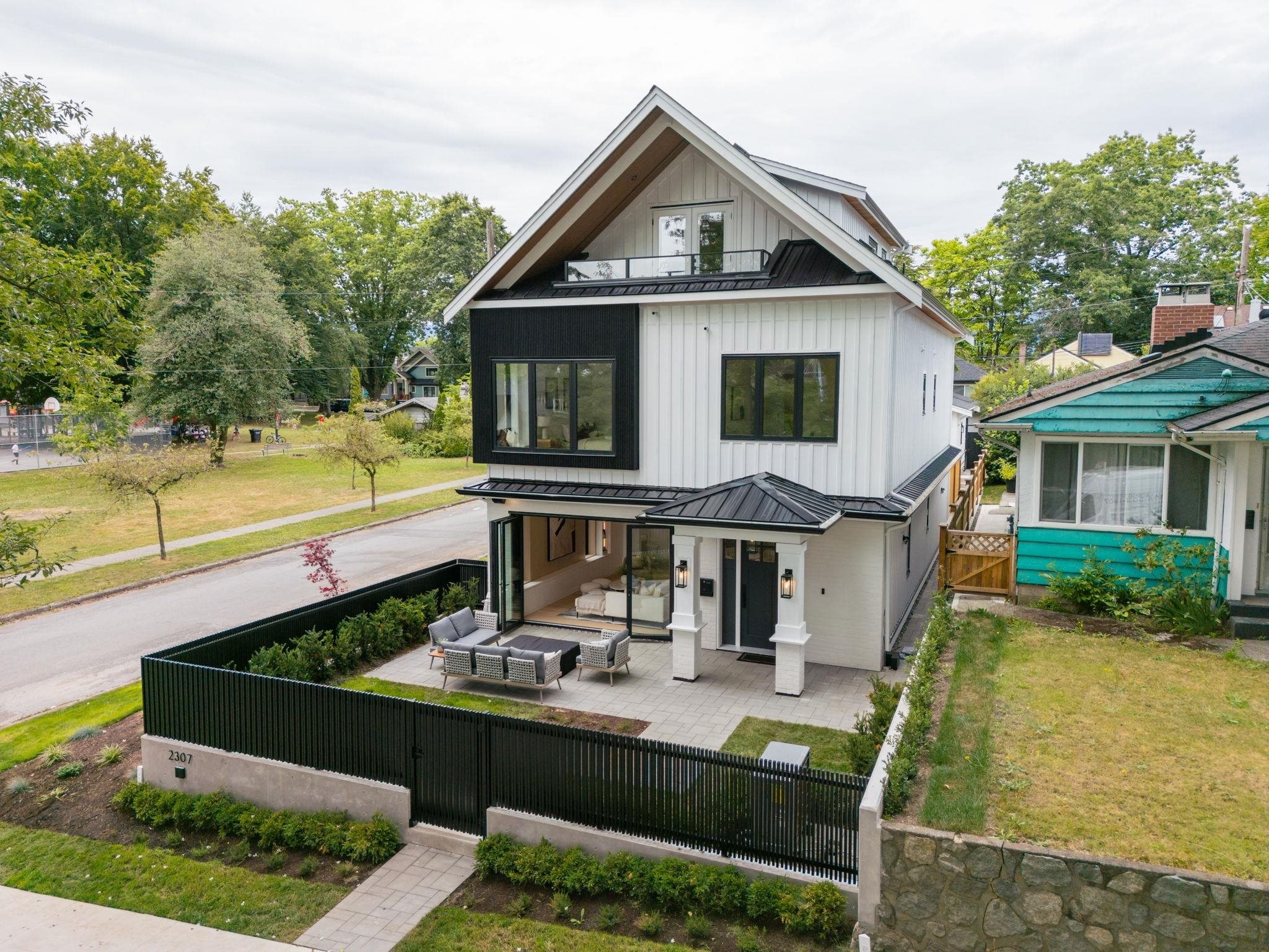 2307 3Rd Avenue E, Vancouver, BC