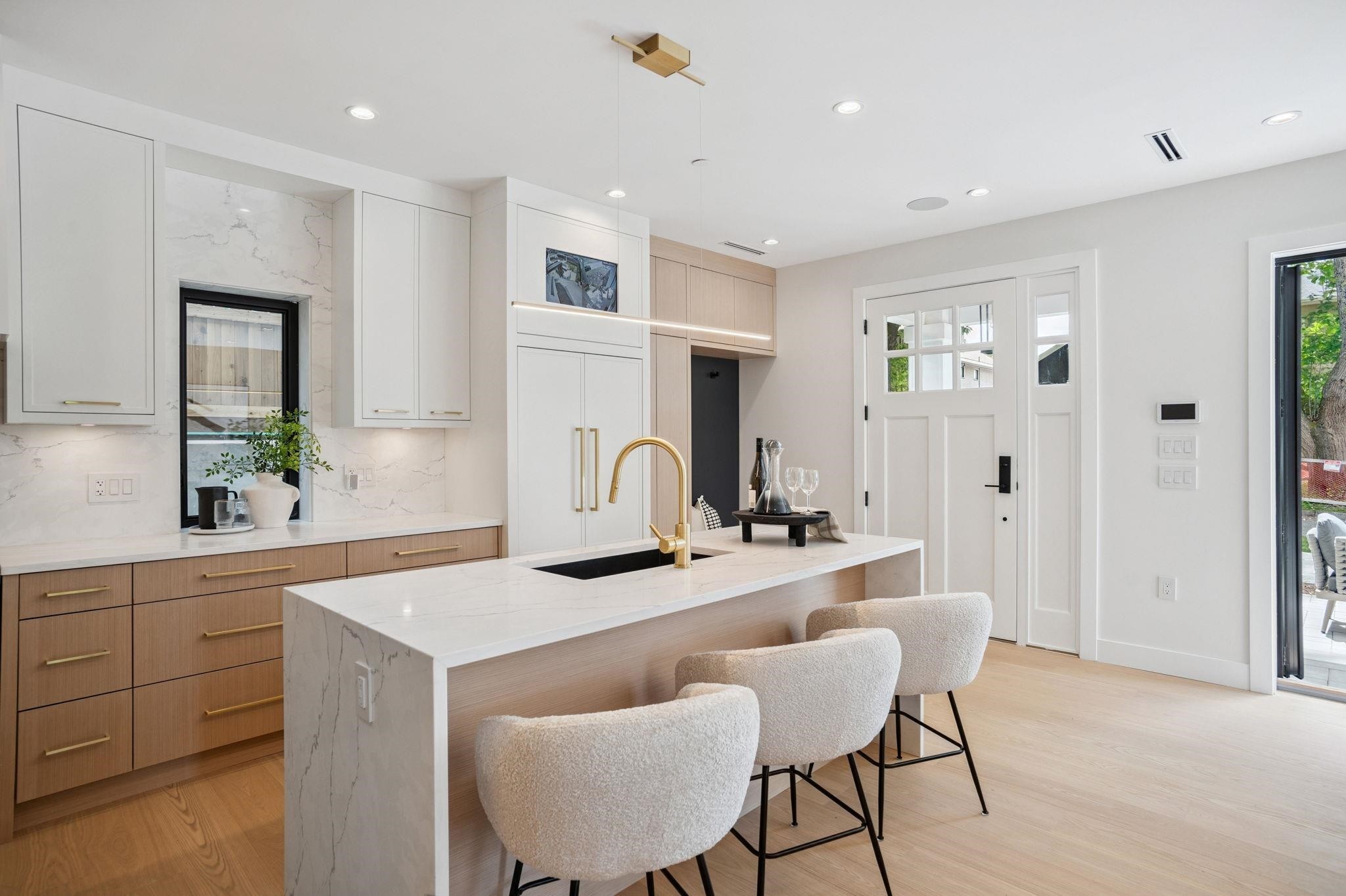2307 3Rd Avenue E, Vancouver, BC