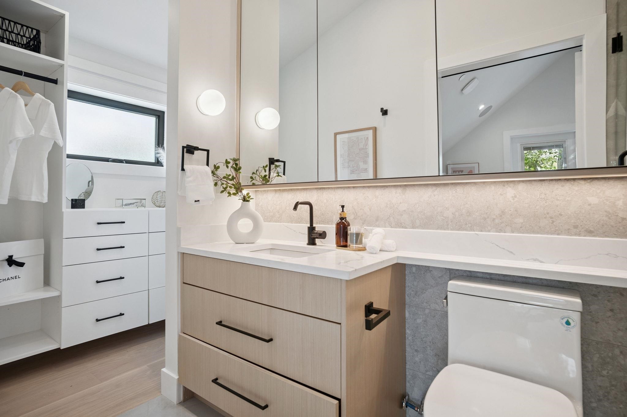 2307 3Rd Avenue E, Vancouver, BC