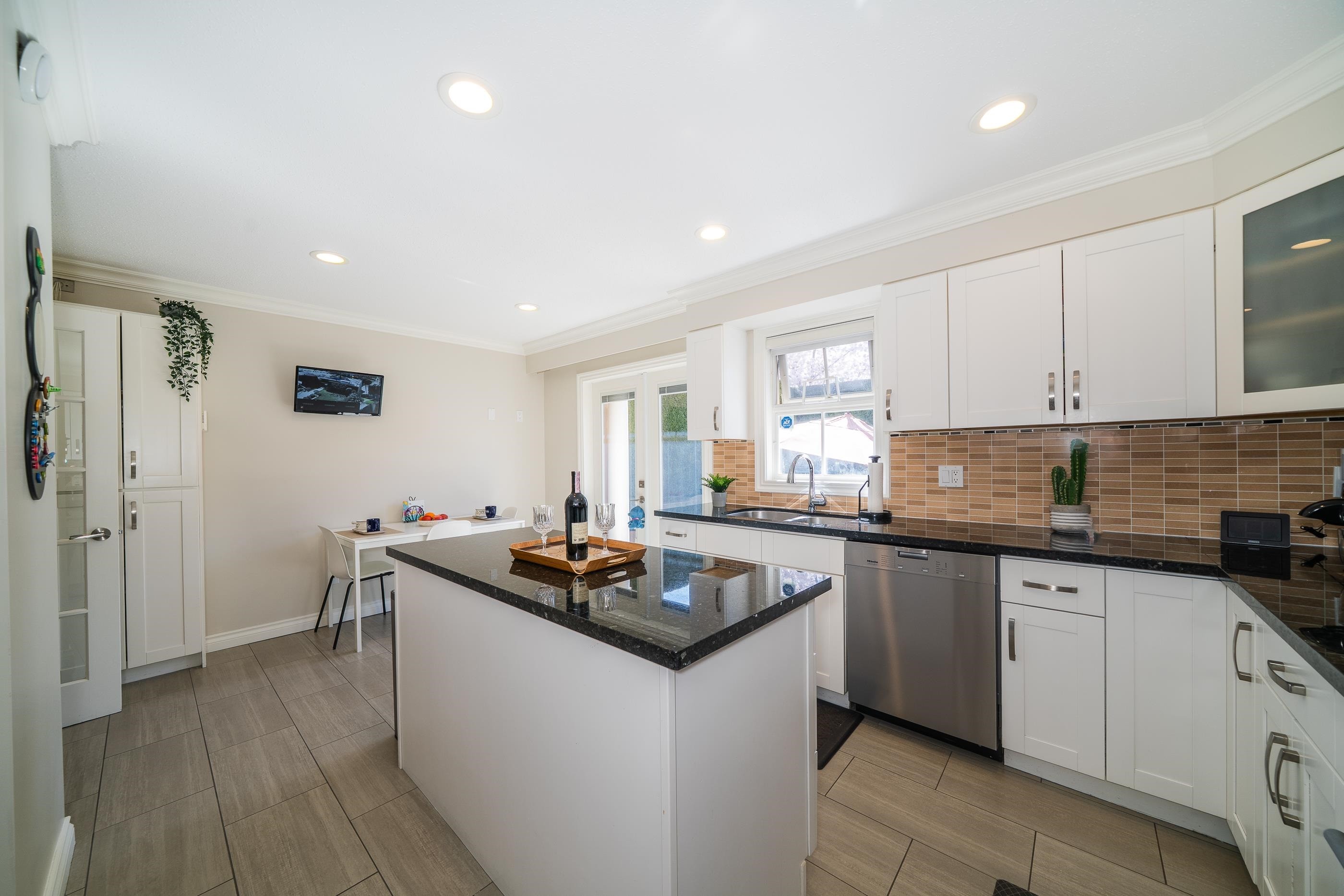 4049 27Th Avenue W, Vancouver, BC