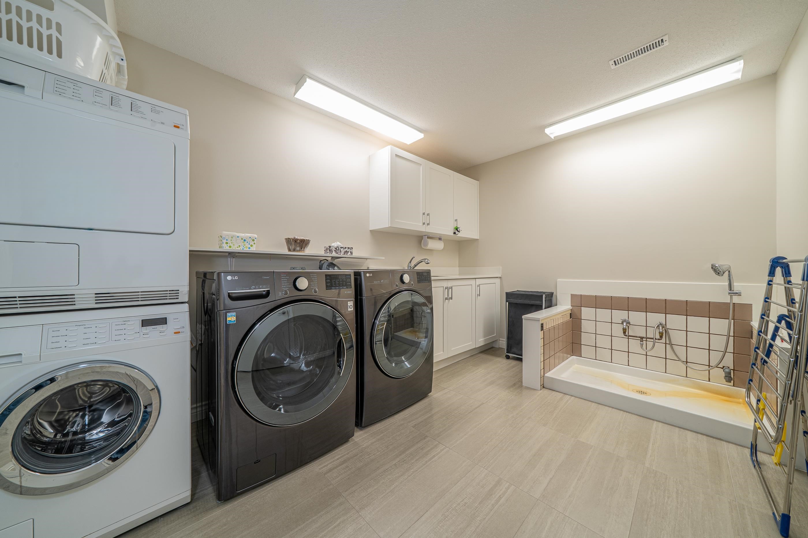 4049 27Th Avenue W, Vancouver, BC