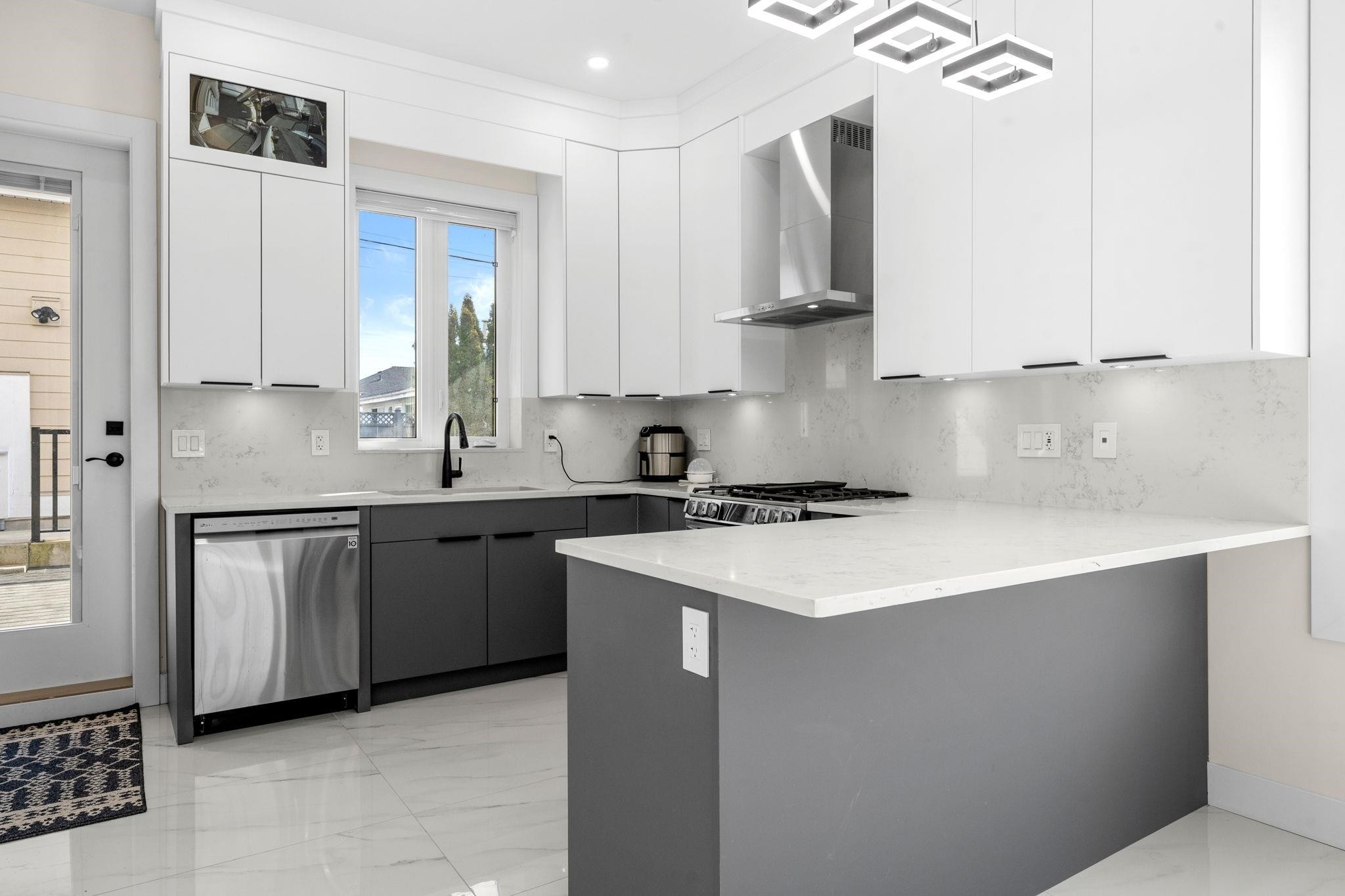 1548 41St Avenue E, Vancouver, BC