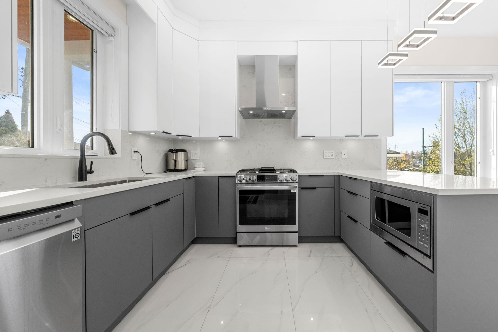 1548 41St Avenue E, Vancouver, BC