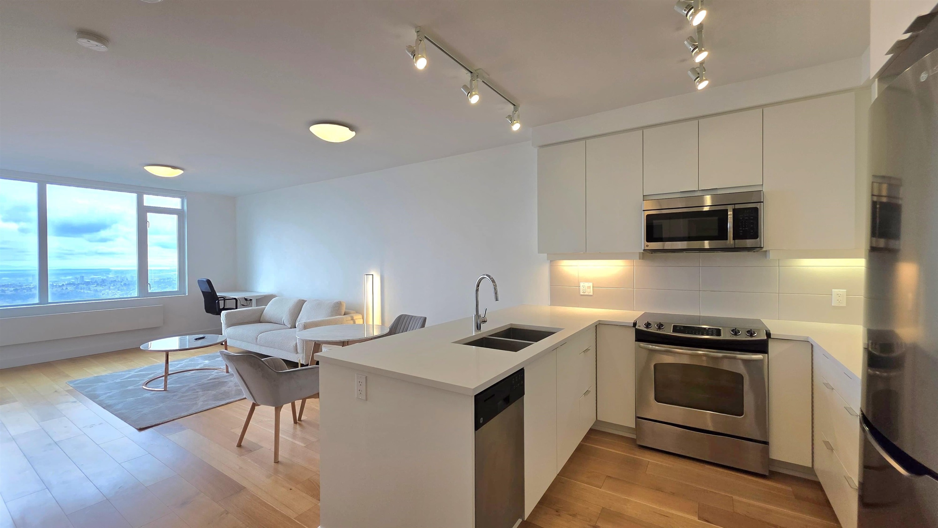 1505-9393 Tower Road, Burnaby, BC