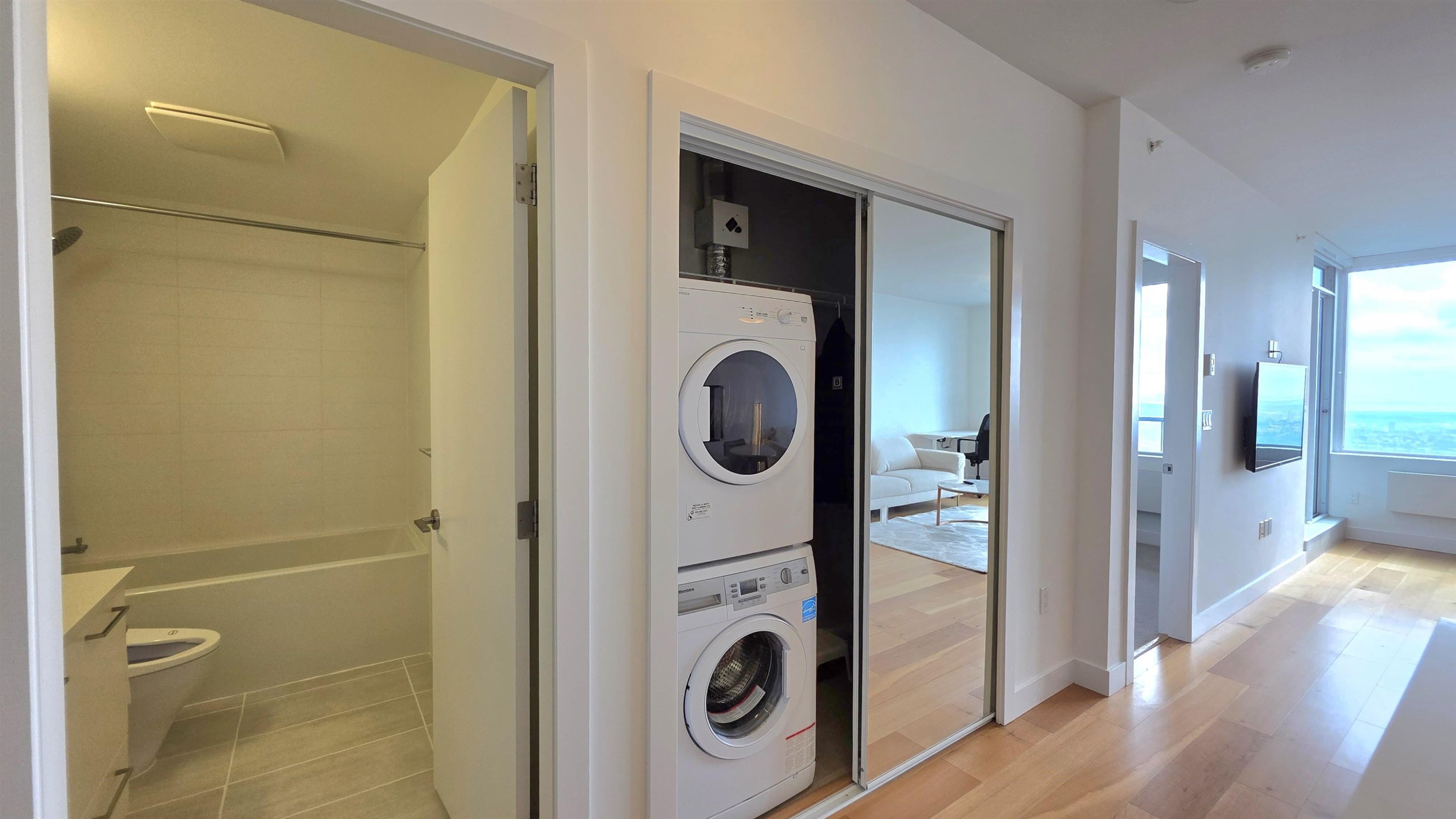 1505-9393 Tower Road, Burnaby, BC