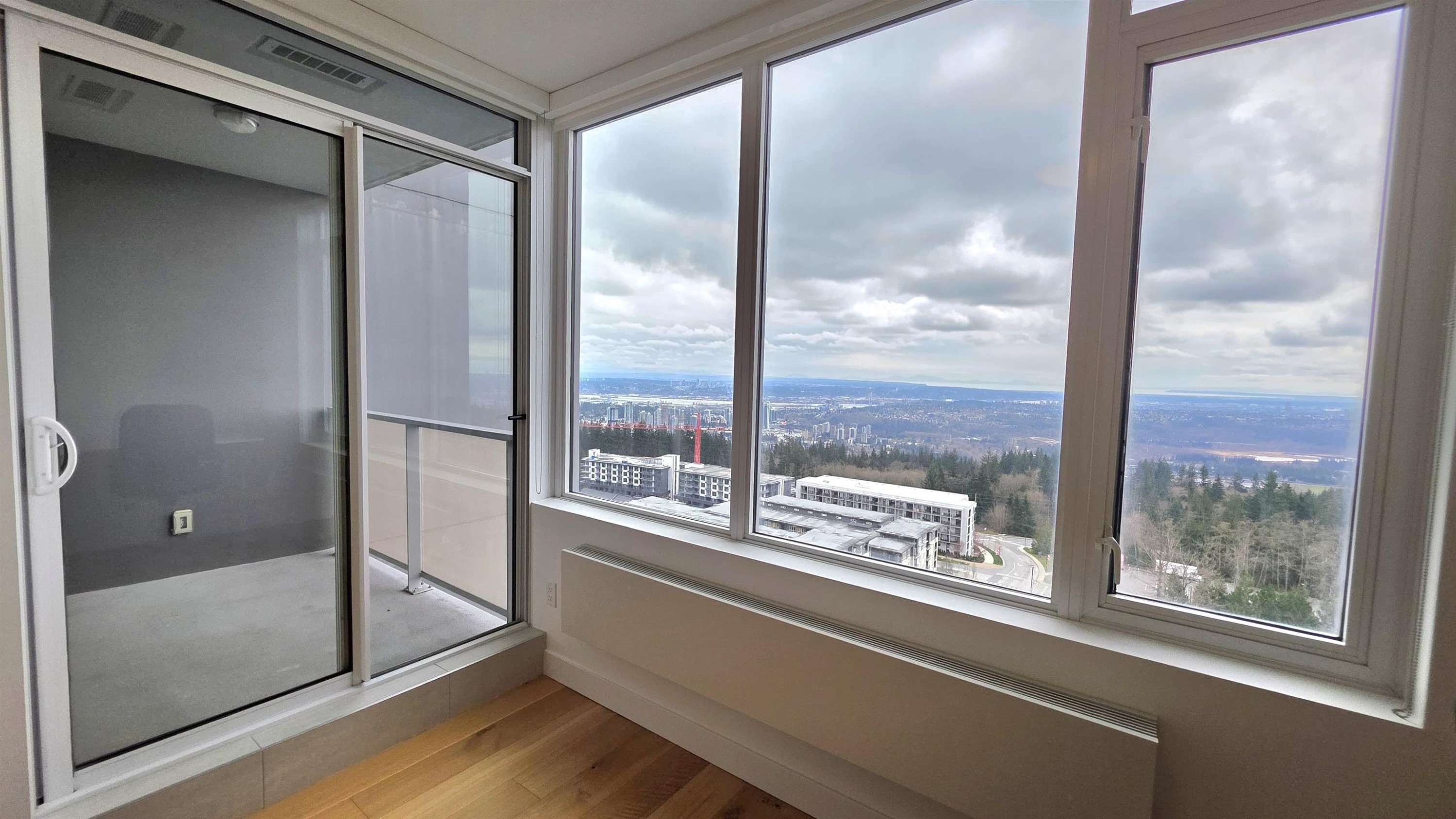 1505-9393 Tower Road, Burnaby, BC