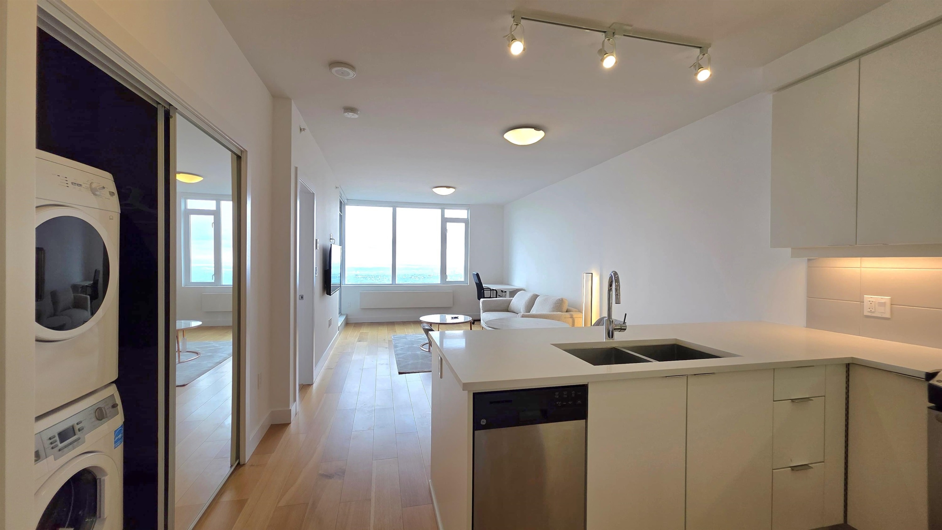 1505-9393 Tower Road, Burnaby, BC