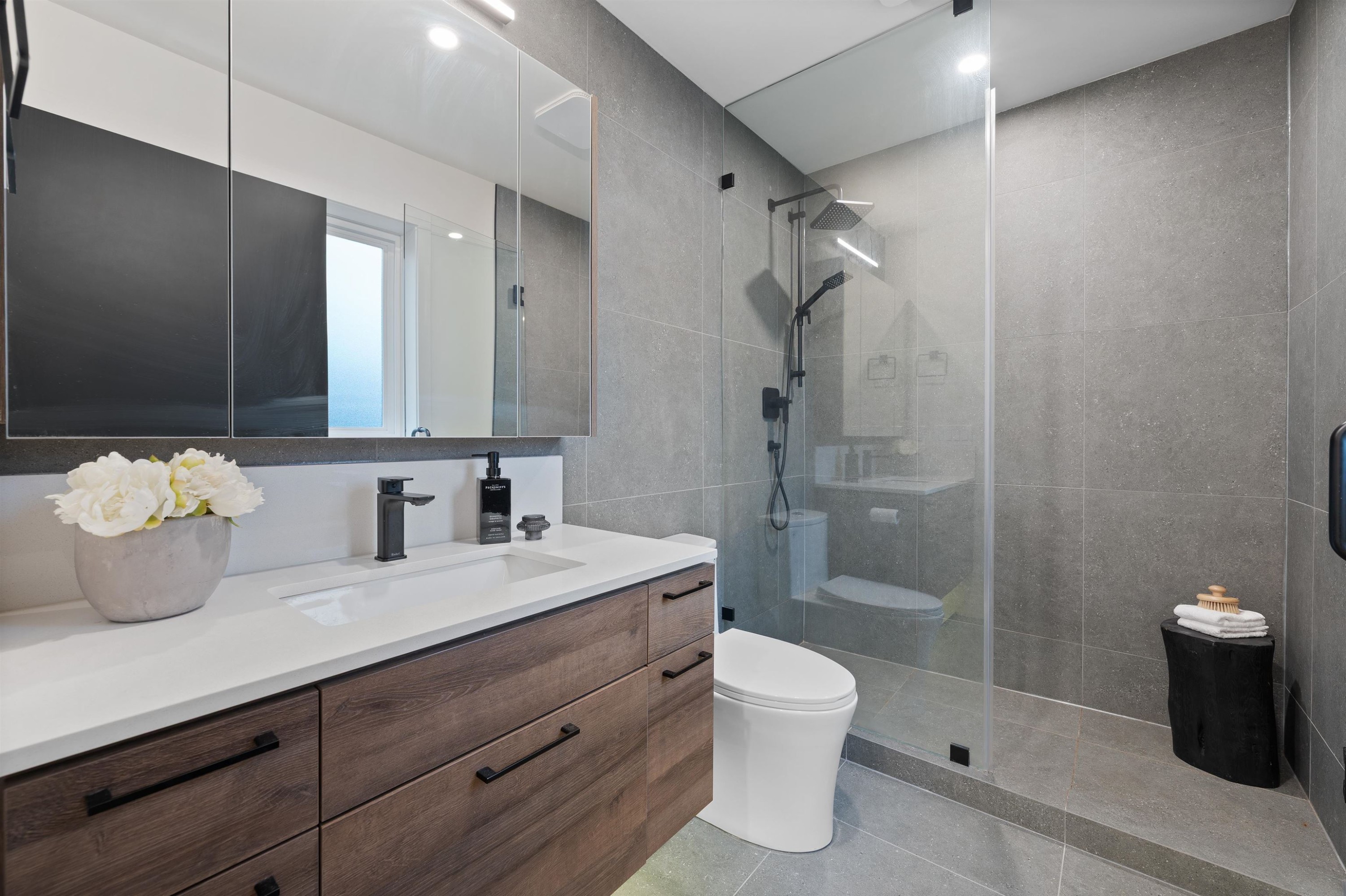 919 10Th Avenue E, Vancouver, BC